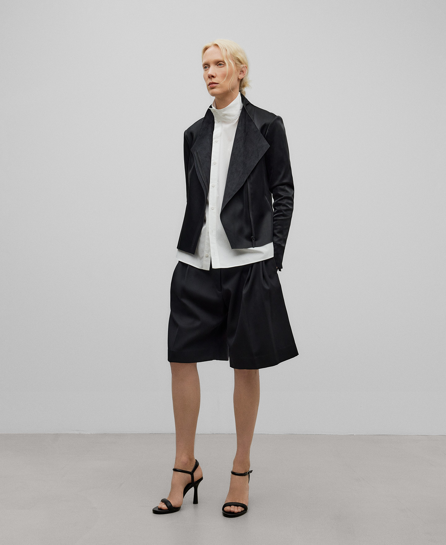 Chaqueta biker en textura piel image number 1