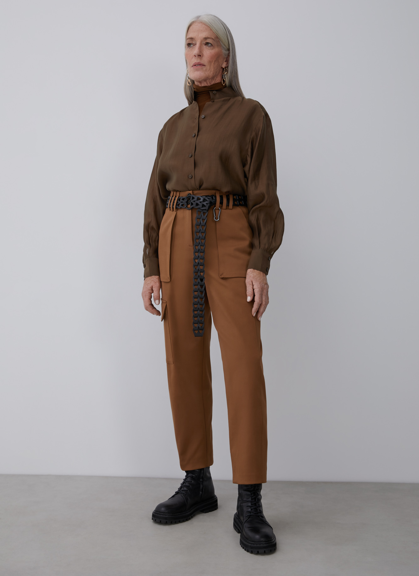 Cargo trousers with maxi pockets image number 5