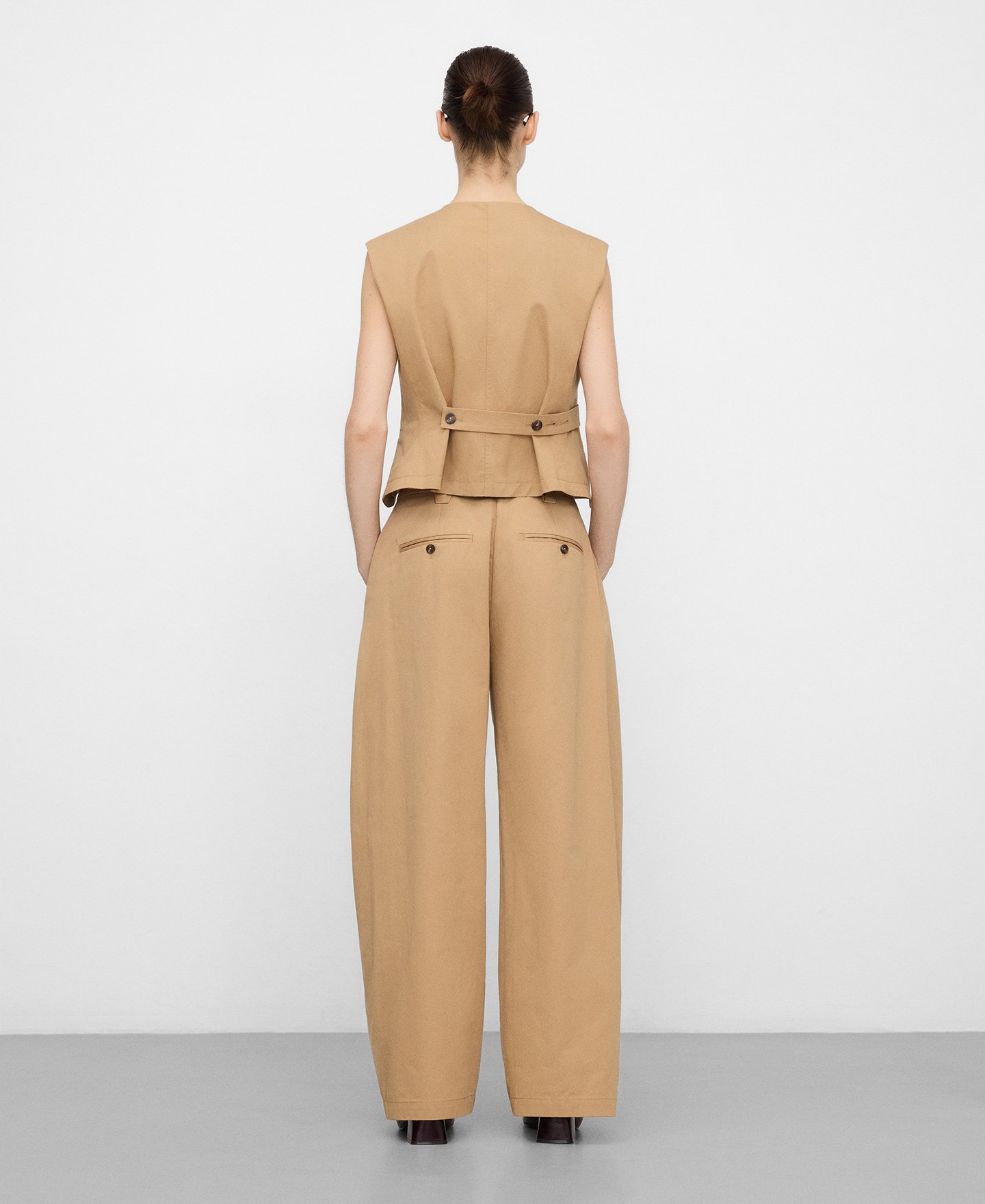 Pantal&oacute;n barrel fit pinzas algod&oacute;n image number 2