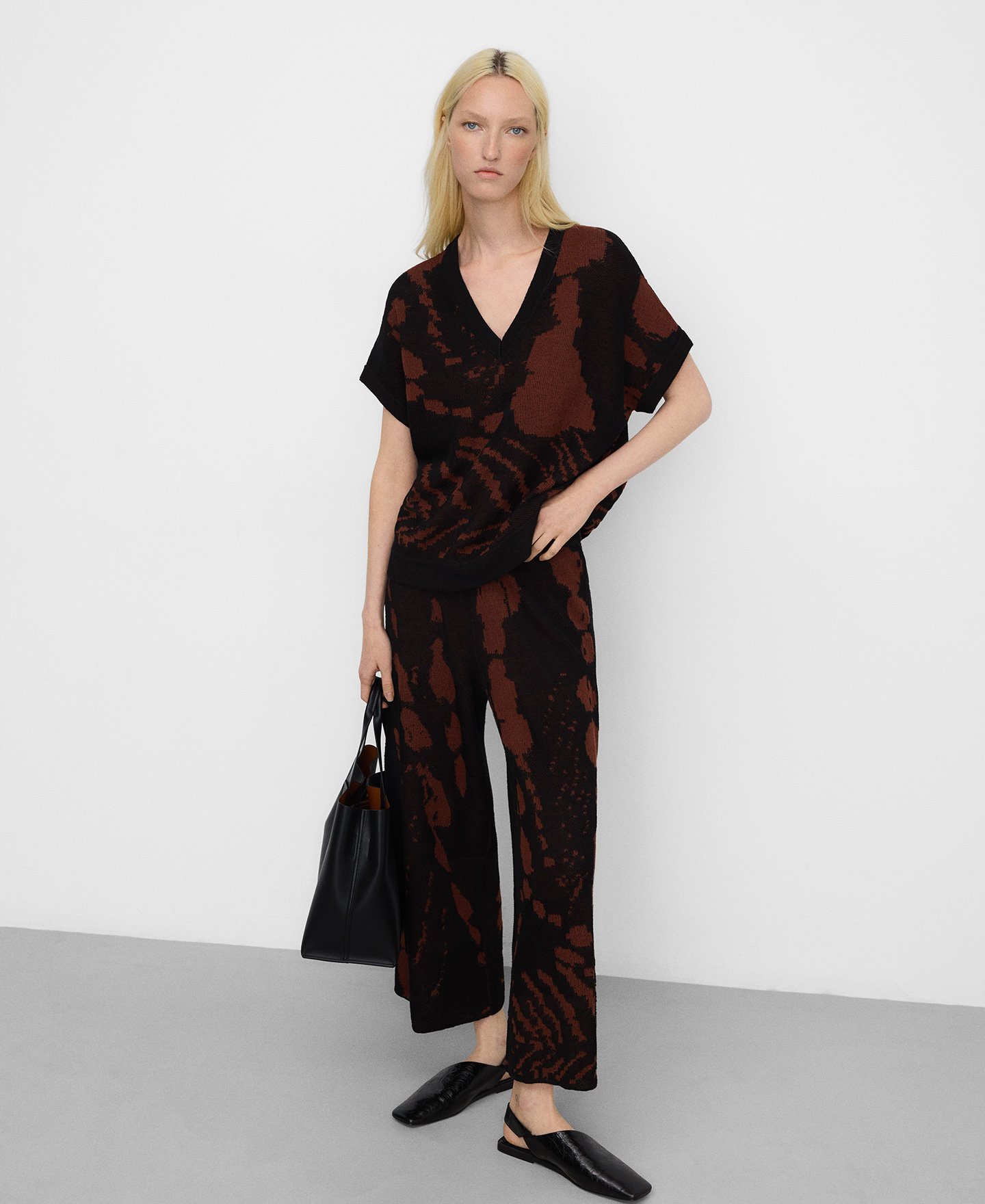 Jacquard knit animal print trousers image number 1