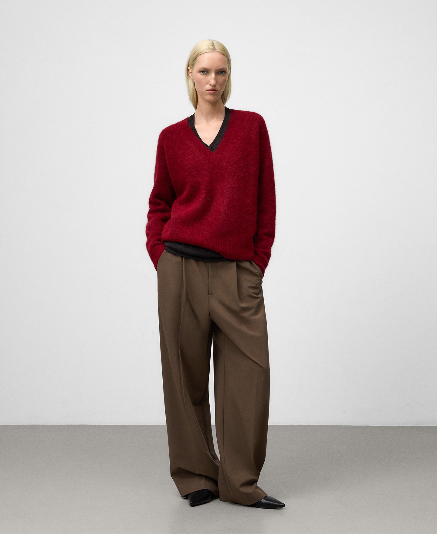 Knit V-neck sweater woman image number 1