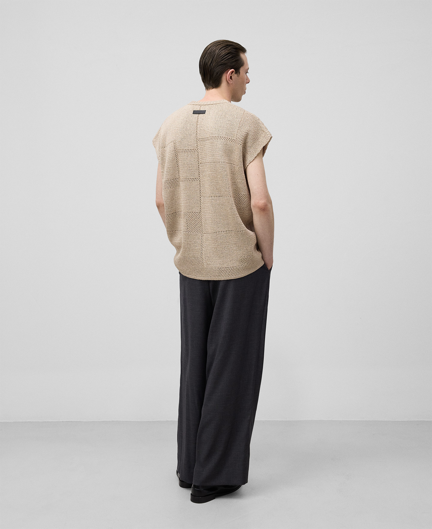 Jacquard knit vest man image number 2