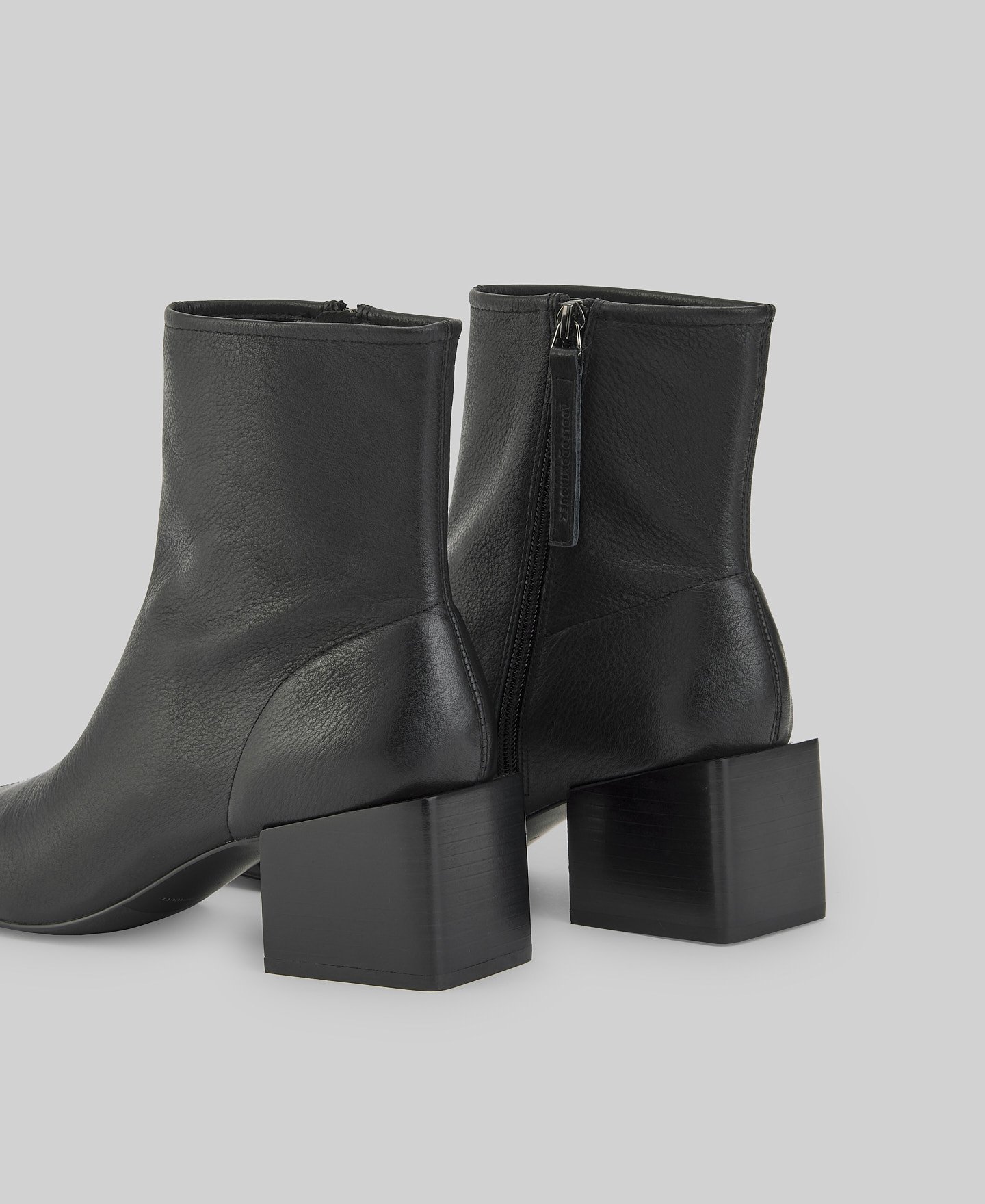 Black leather ankle boot woman image number 2