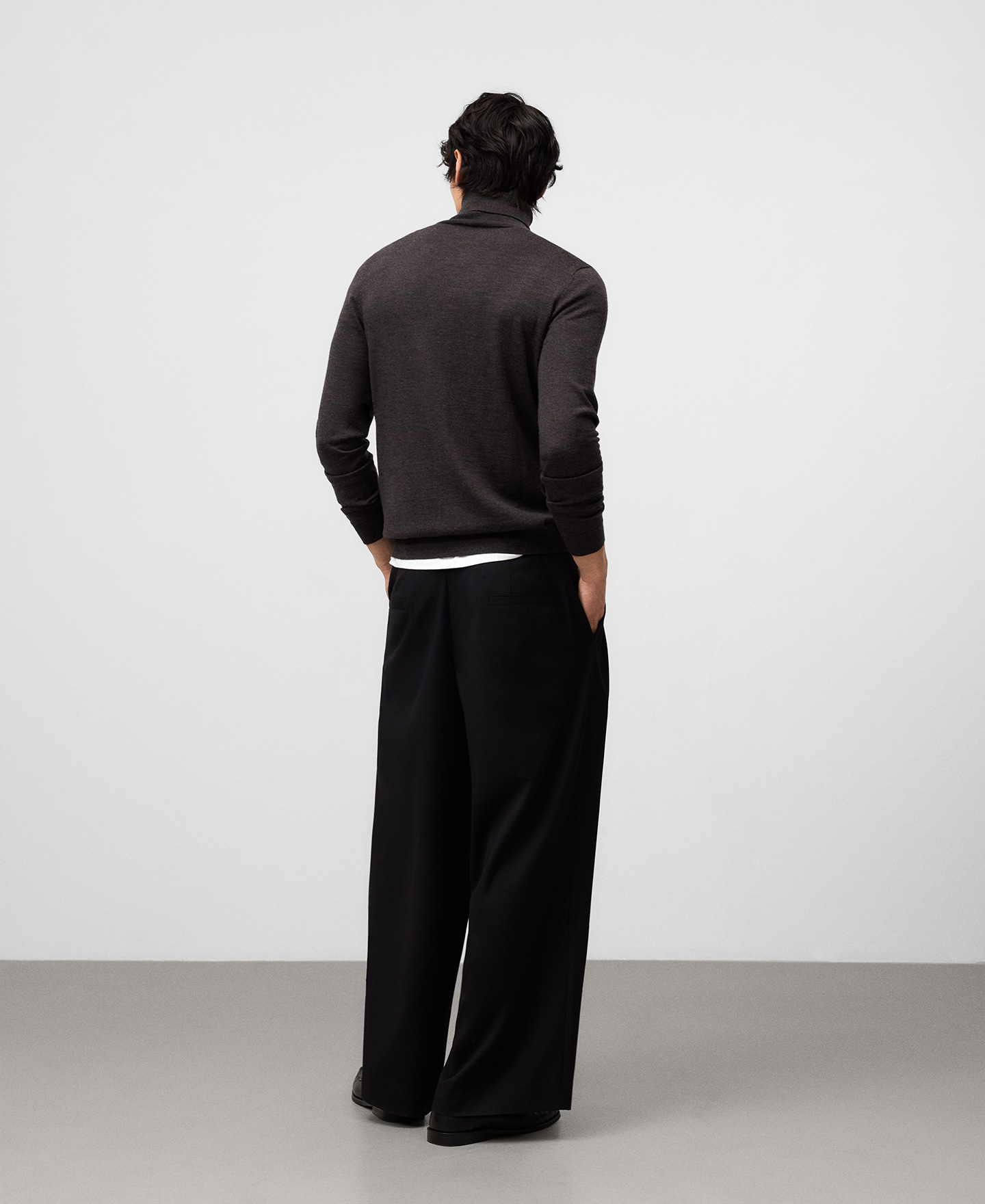 Merino wool turtleneck sweater man image number 2