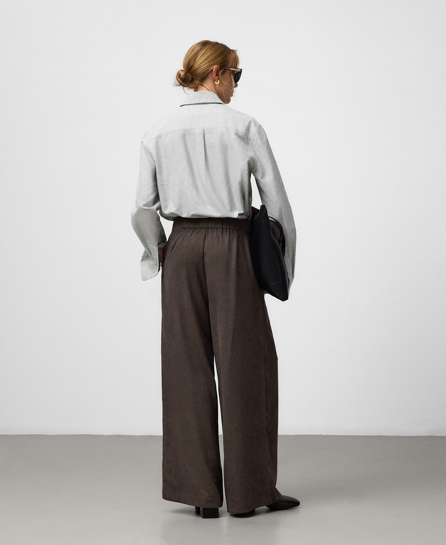 Corduroy wide-leg trousers woman image number 2