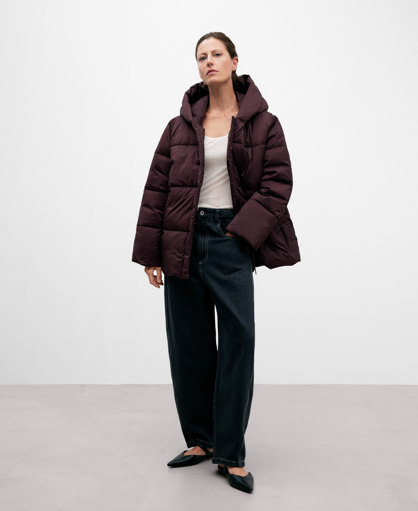 Short padded jacket for women image number 1