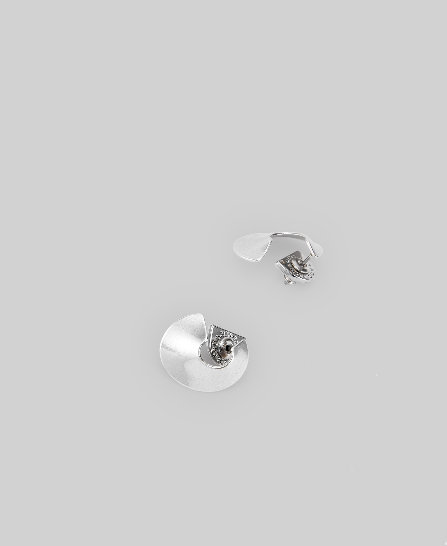 Small circular earrings woman image number 1