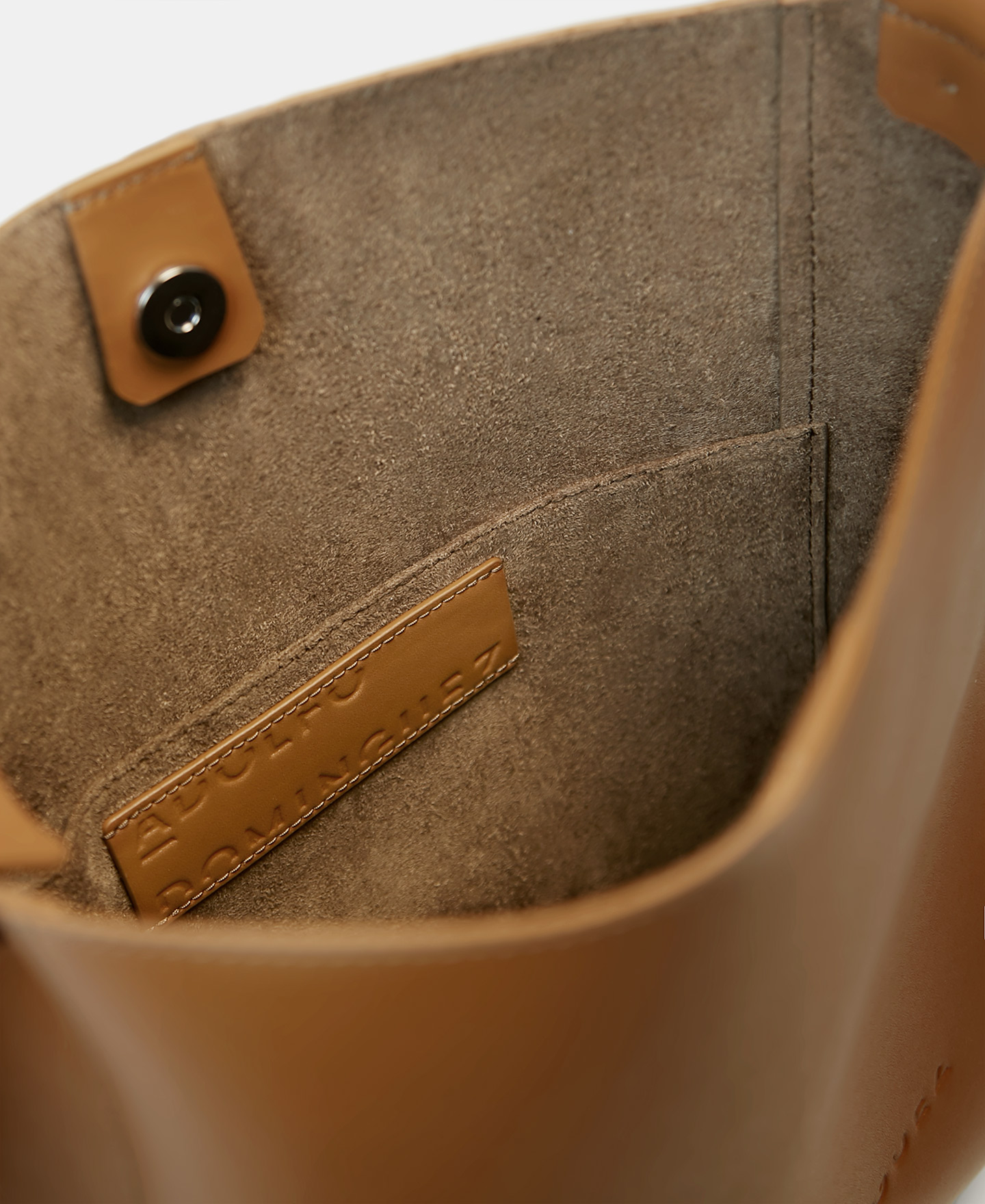 Bovine leather shoulder bag image number 2