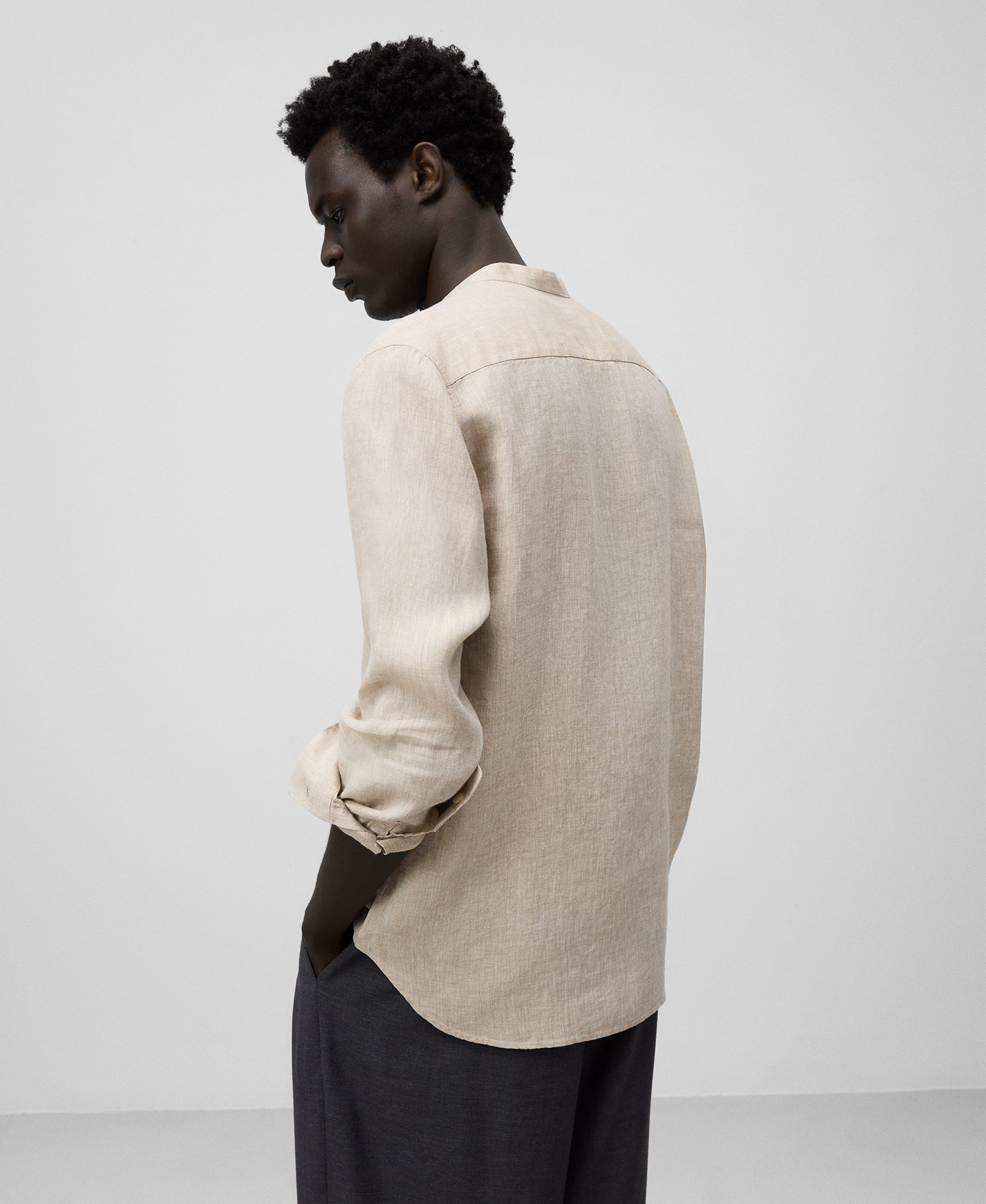 European linen Mandarin collar shirt man image number 2