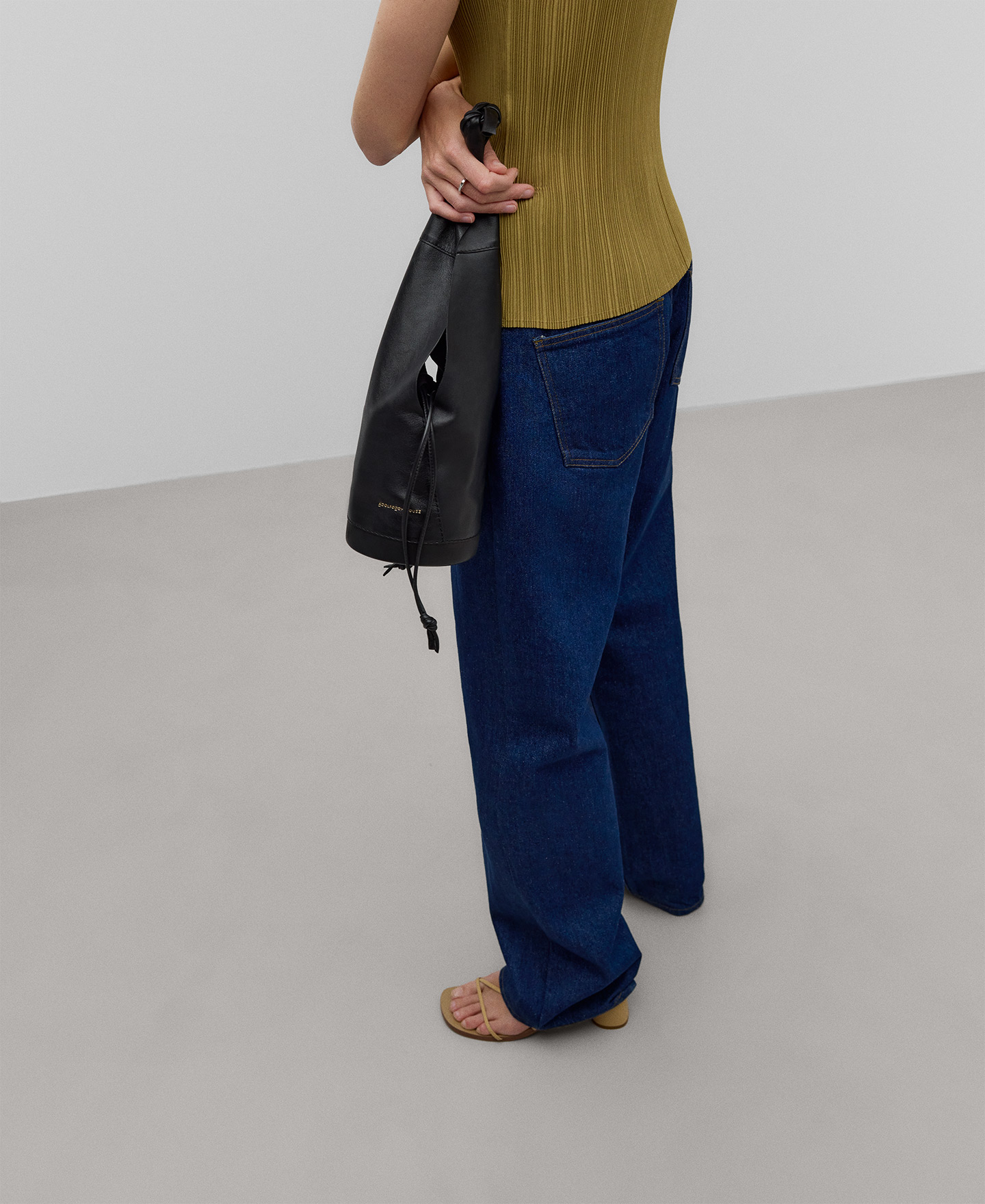 Sleeveless crinkle top woman image number 5