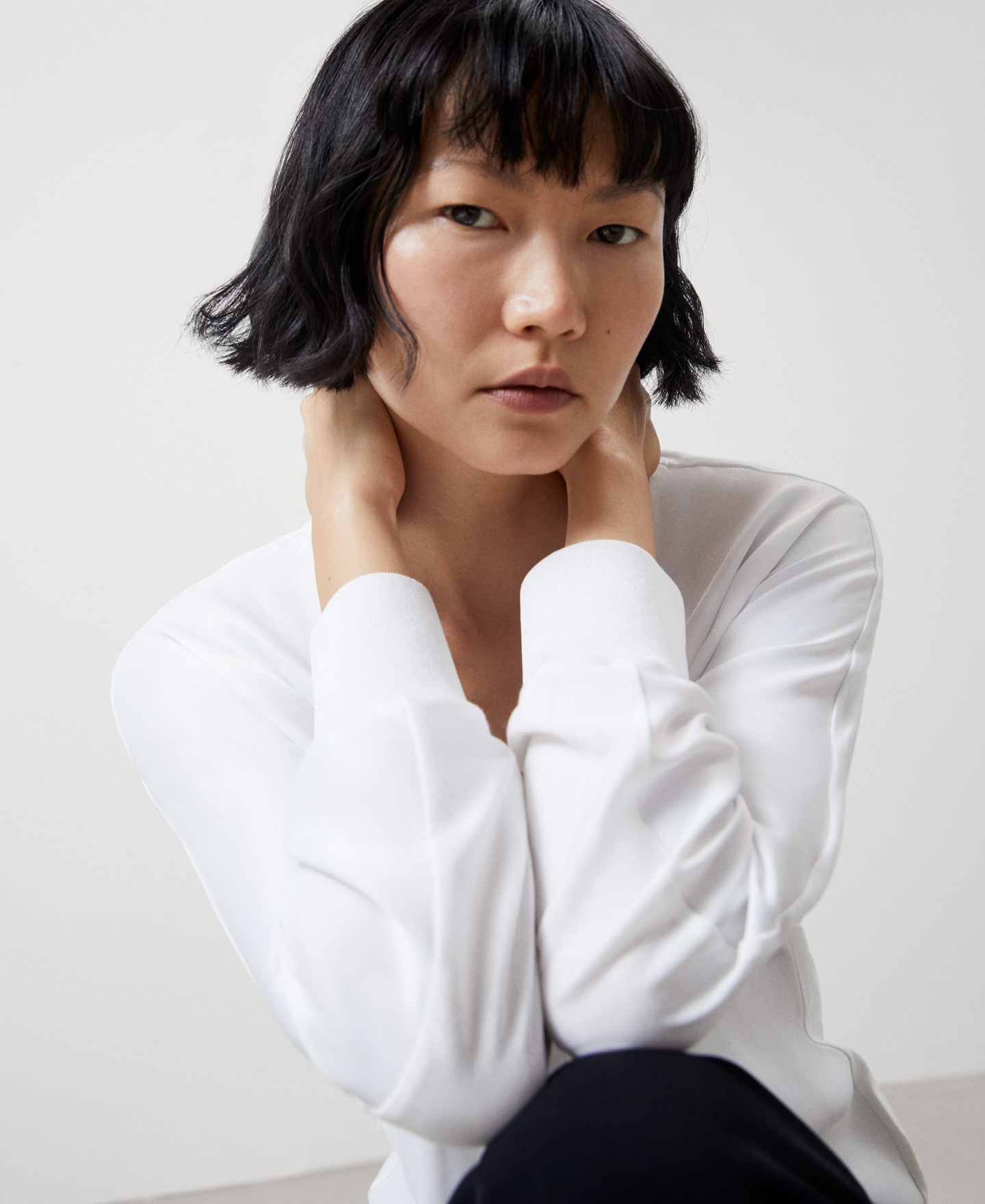 V-neckline blouse image number 3