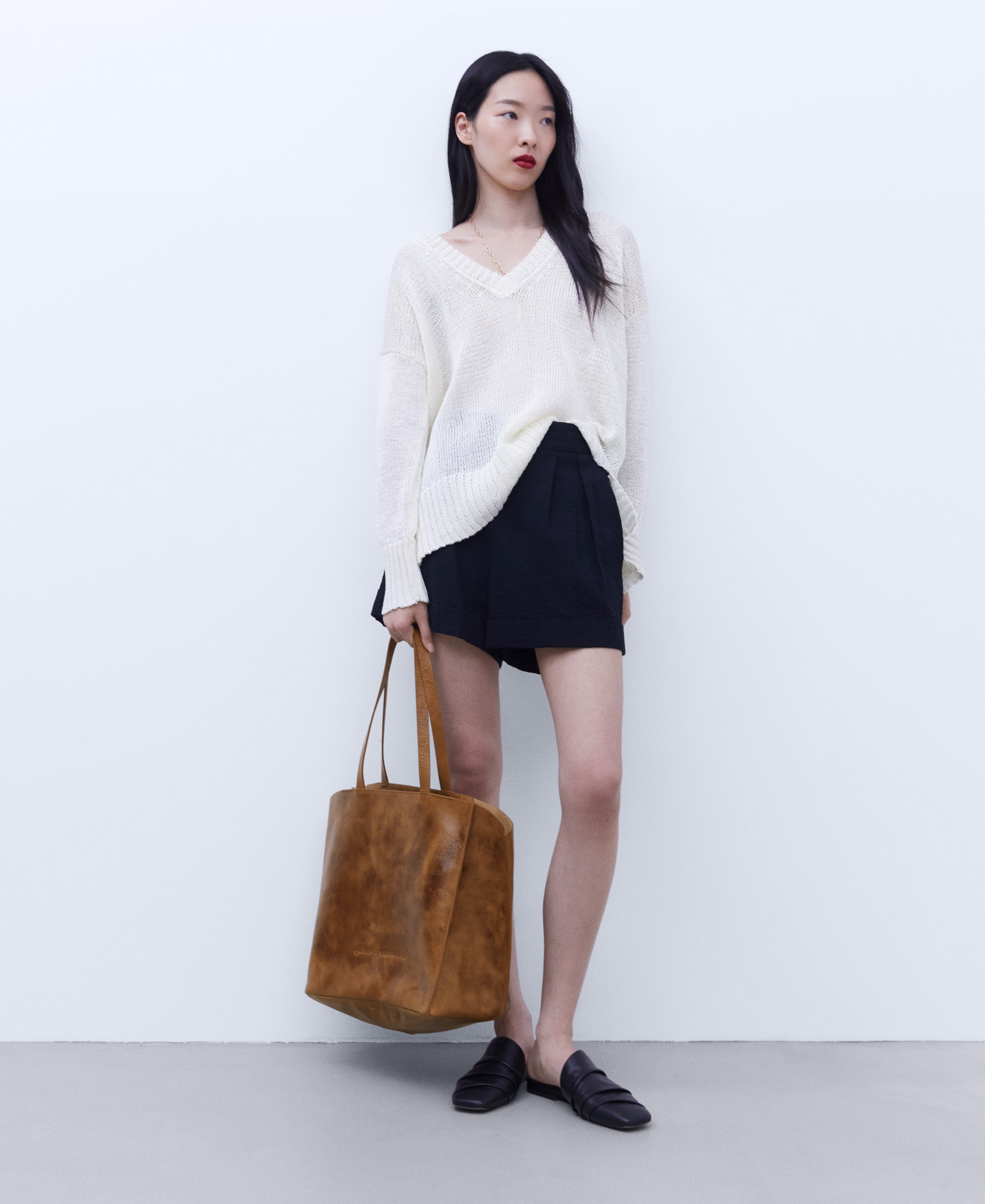 Shopper grande en piel craquelada image number 4