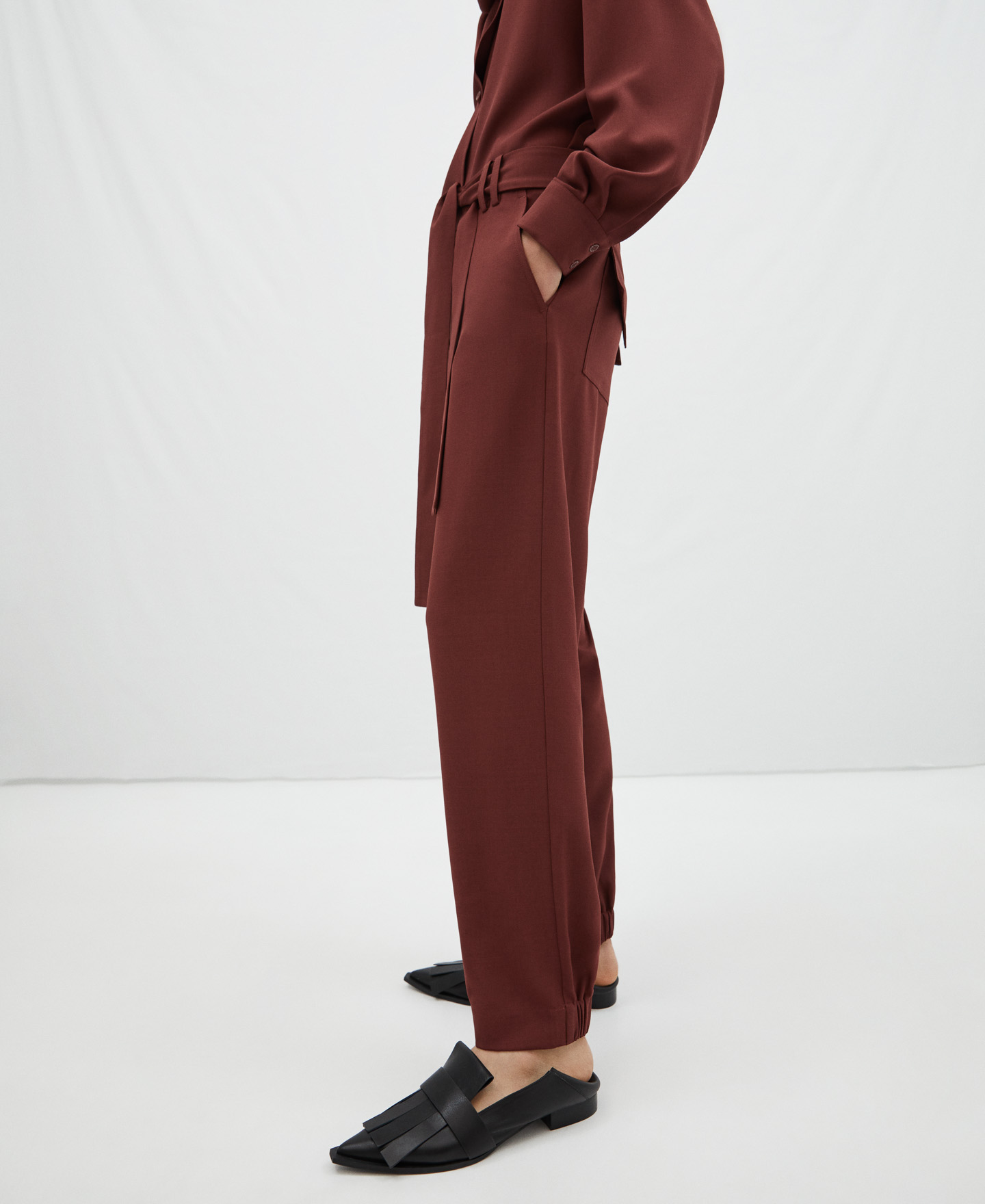 Pantalón jogger silueta relajada image number 3
