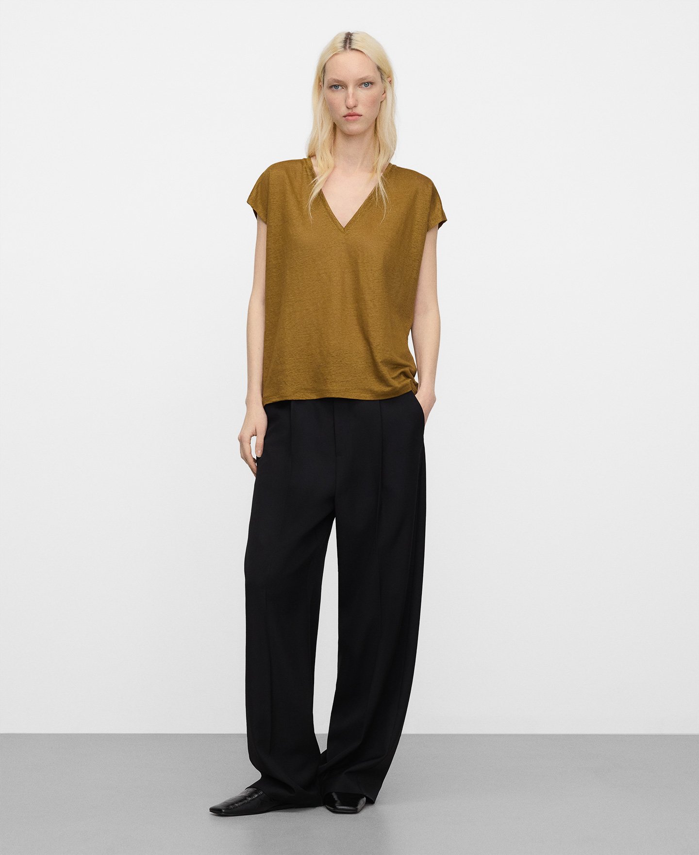 European linen V-neck straight T-shirt image number 1