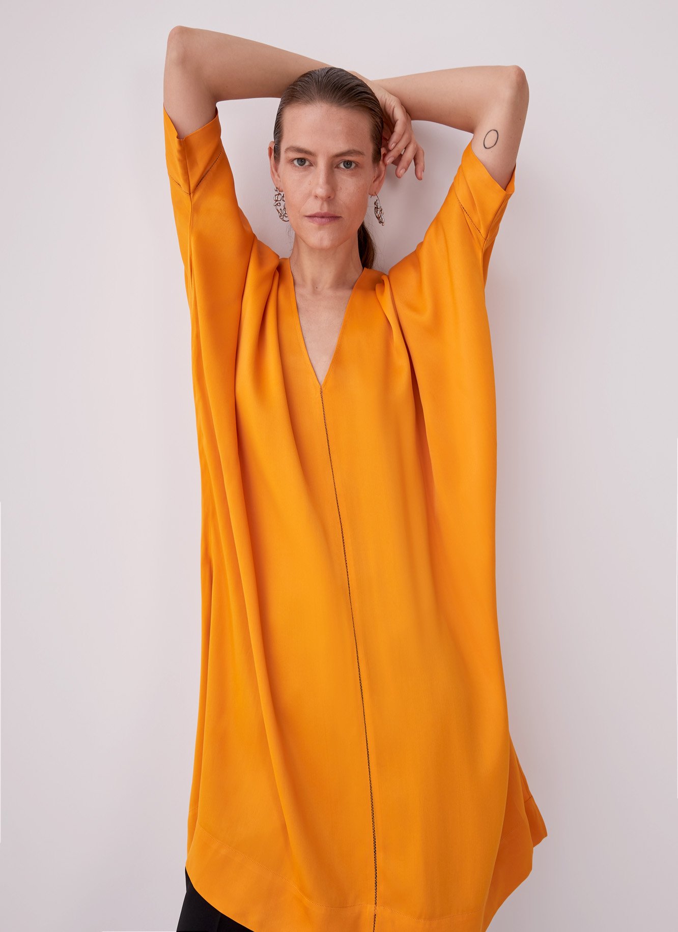 Camisa oversize en viscosa image number 1