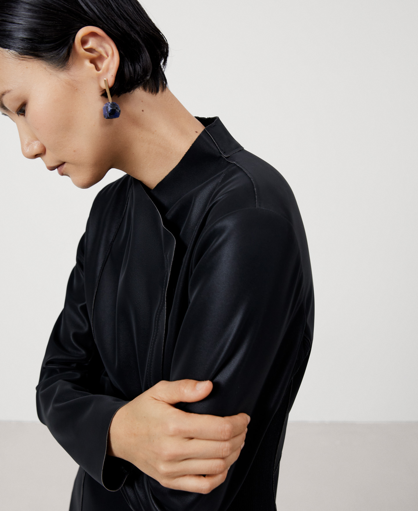 Cross-collared long jacket image number 4