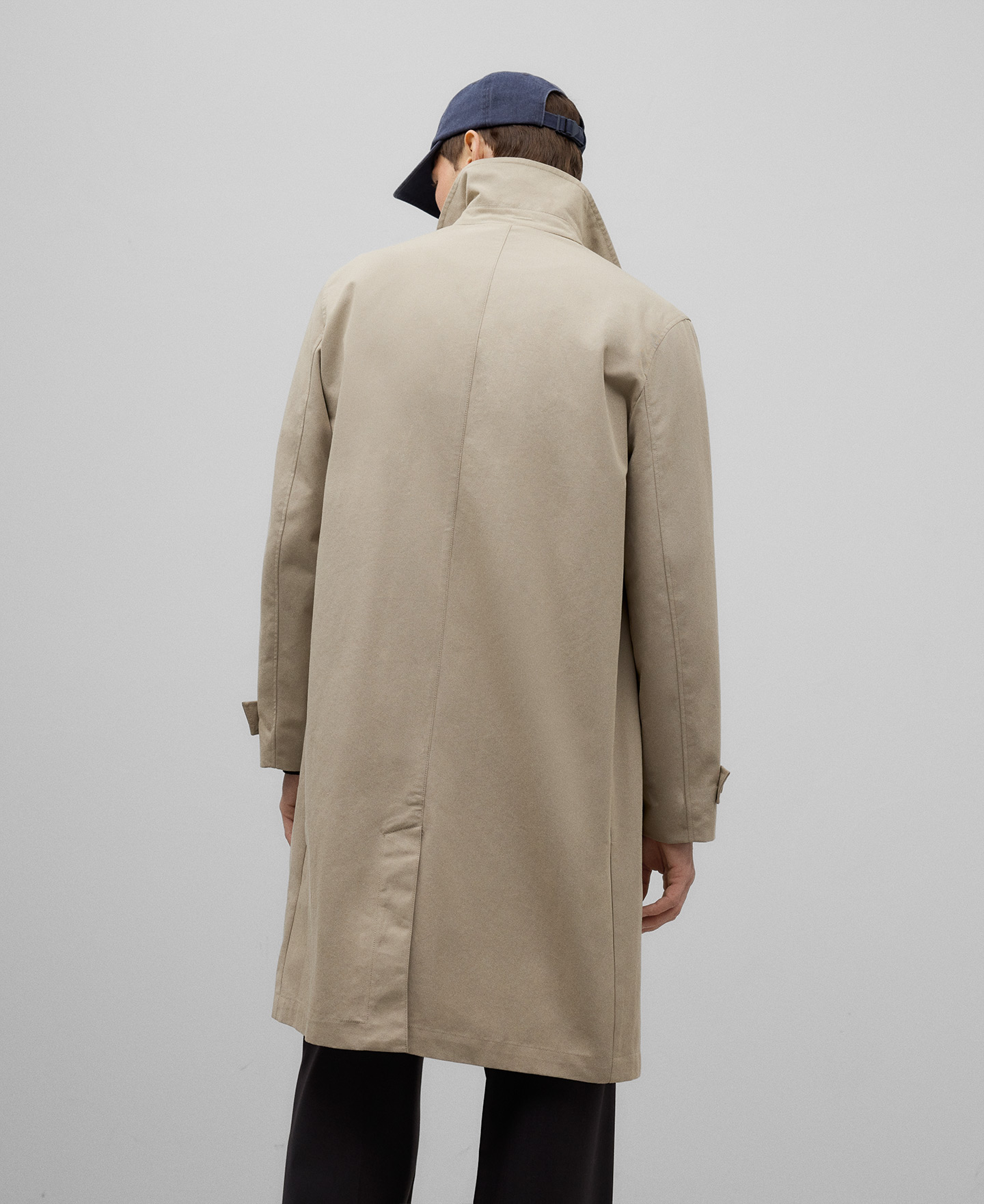Mackintosh type trench coat man image number 2