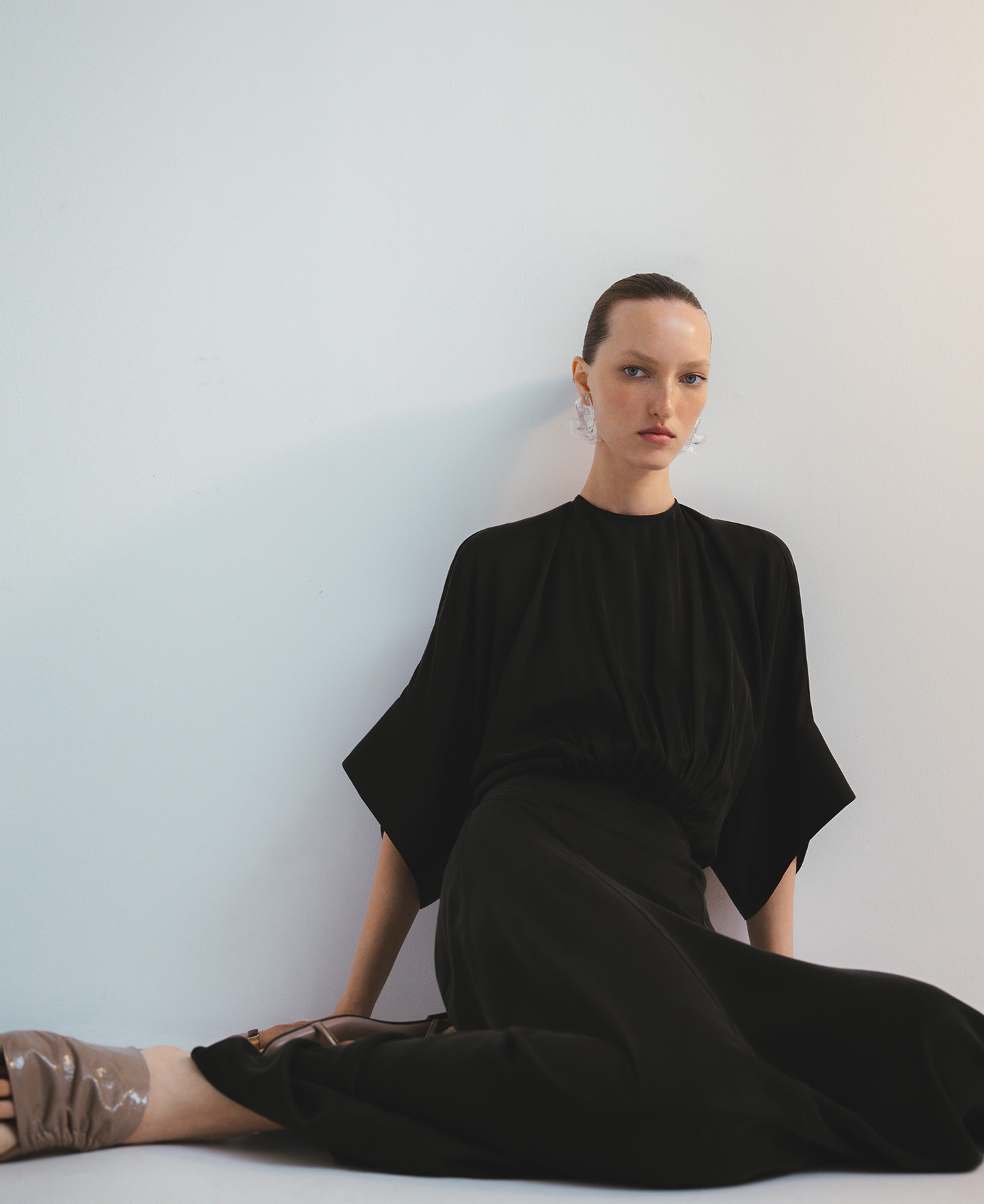 Long black dress woman image number 4