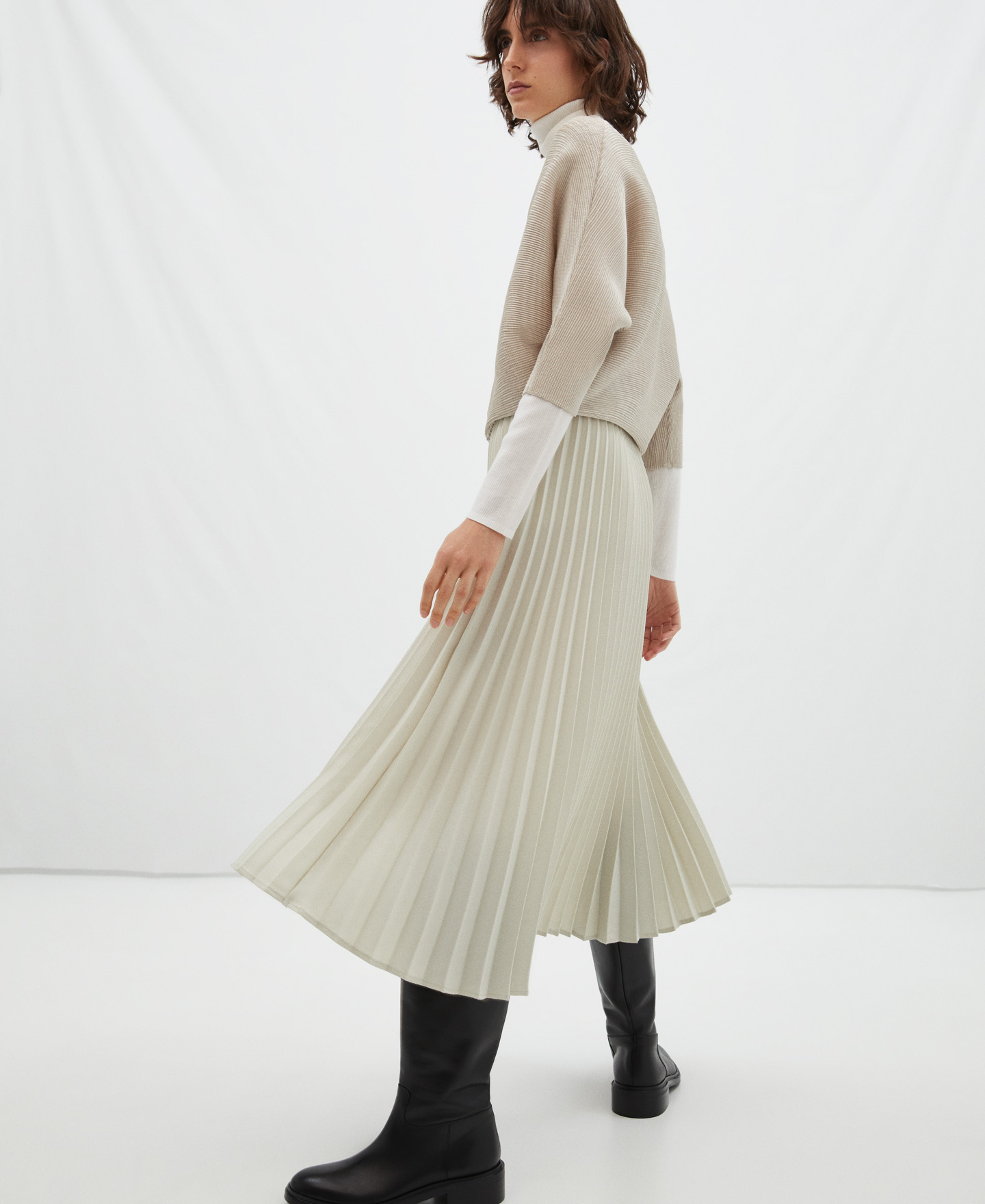 Pleated midi skirt image number 2