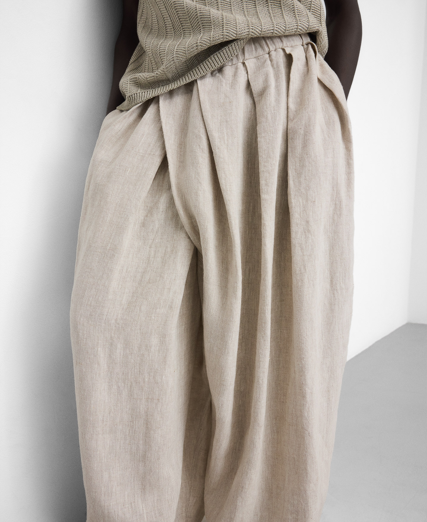 Linen cross-over pleated trousers image number 3