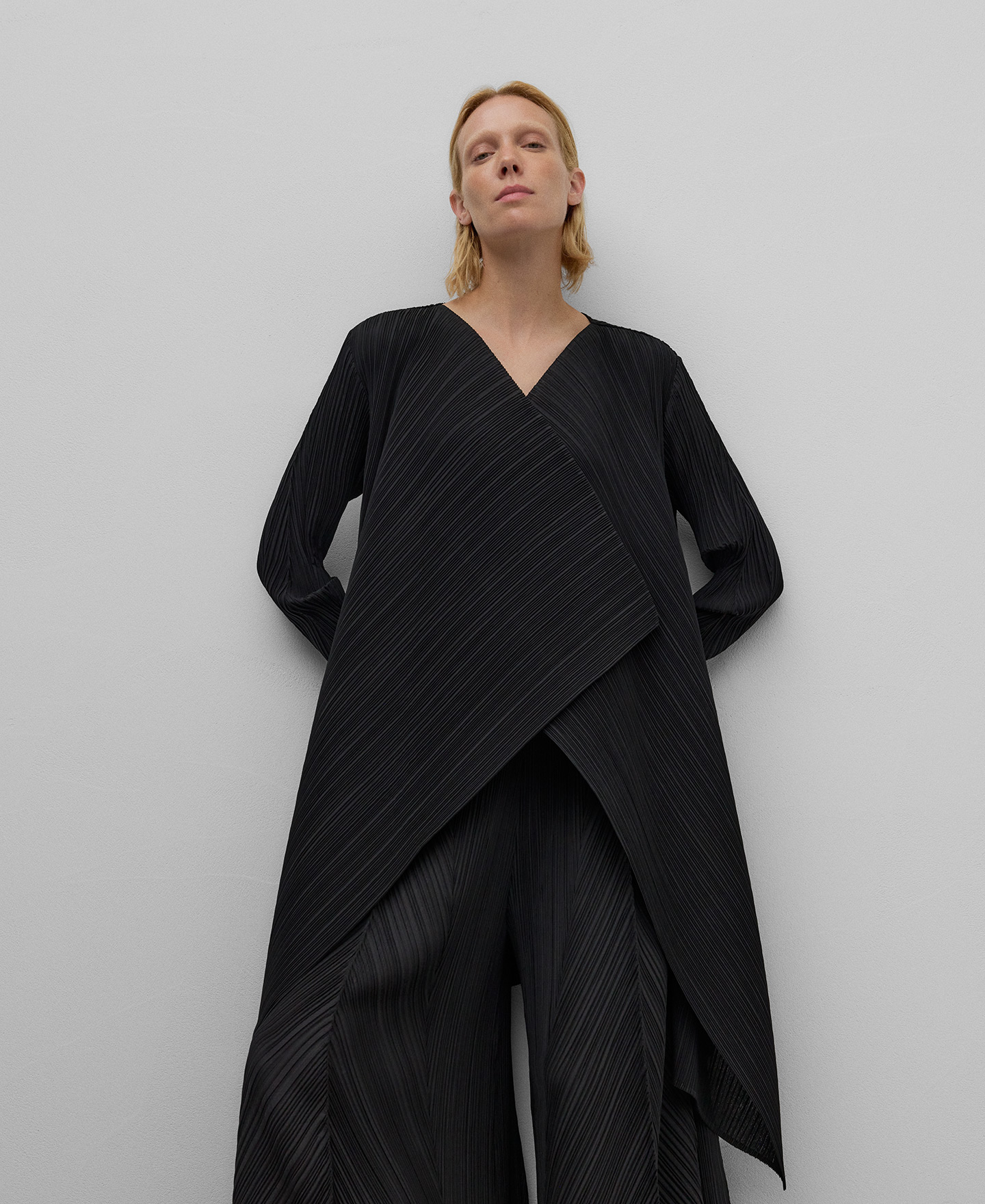 Asymmetric crinkle long jacket woman image number 3