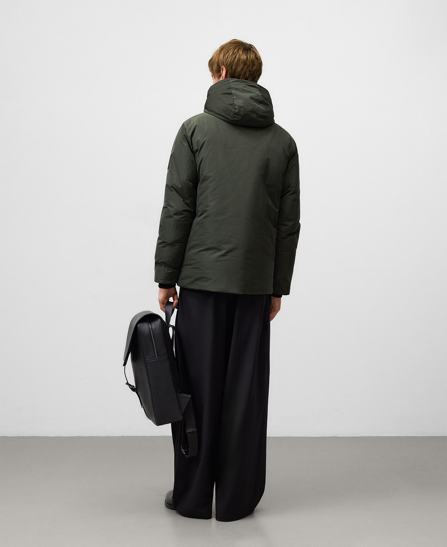 Chaqueta corta bolsillos hombre image number 2