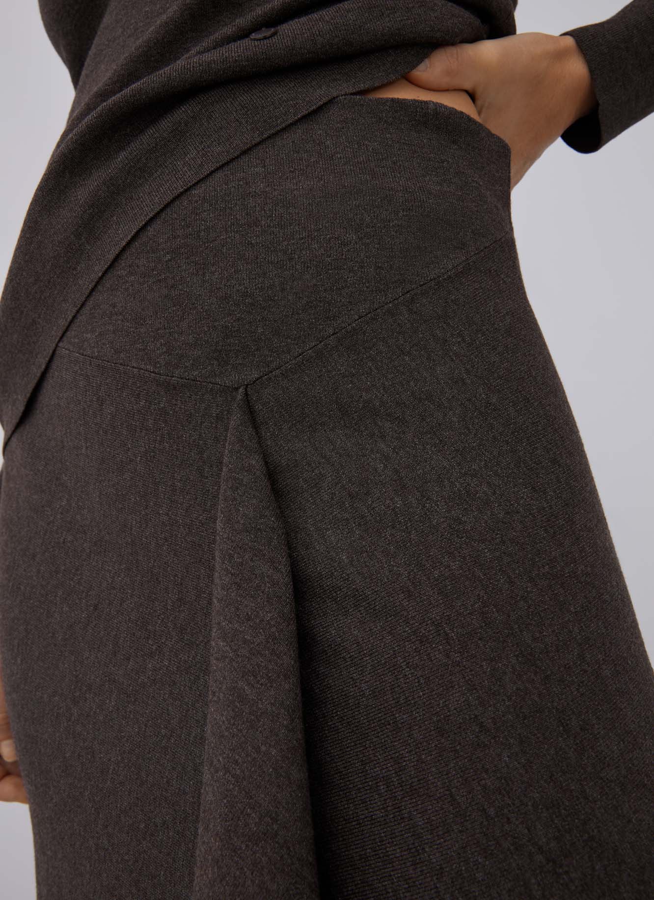 Thick stretch-knit skirt with godet image number 2