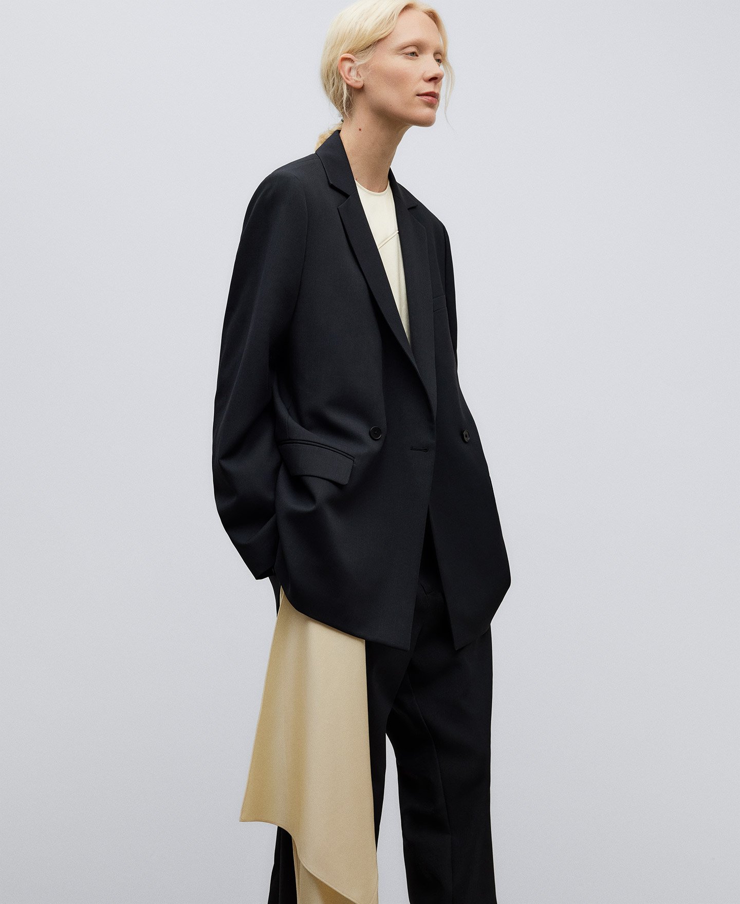 Asymmetric top woman image number 3