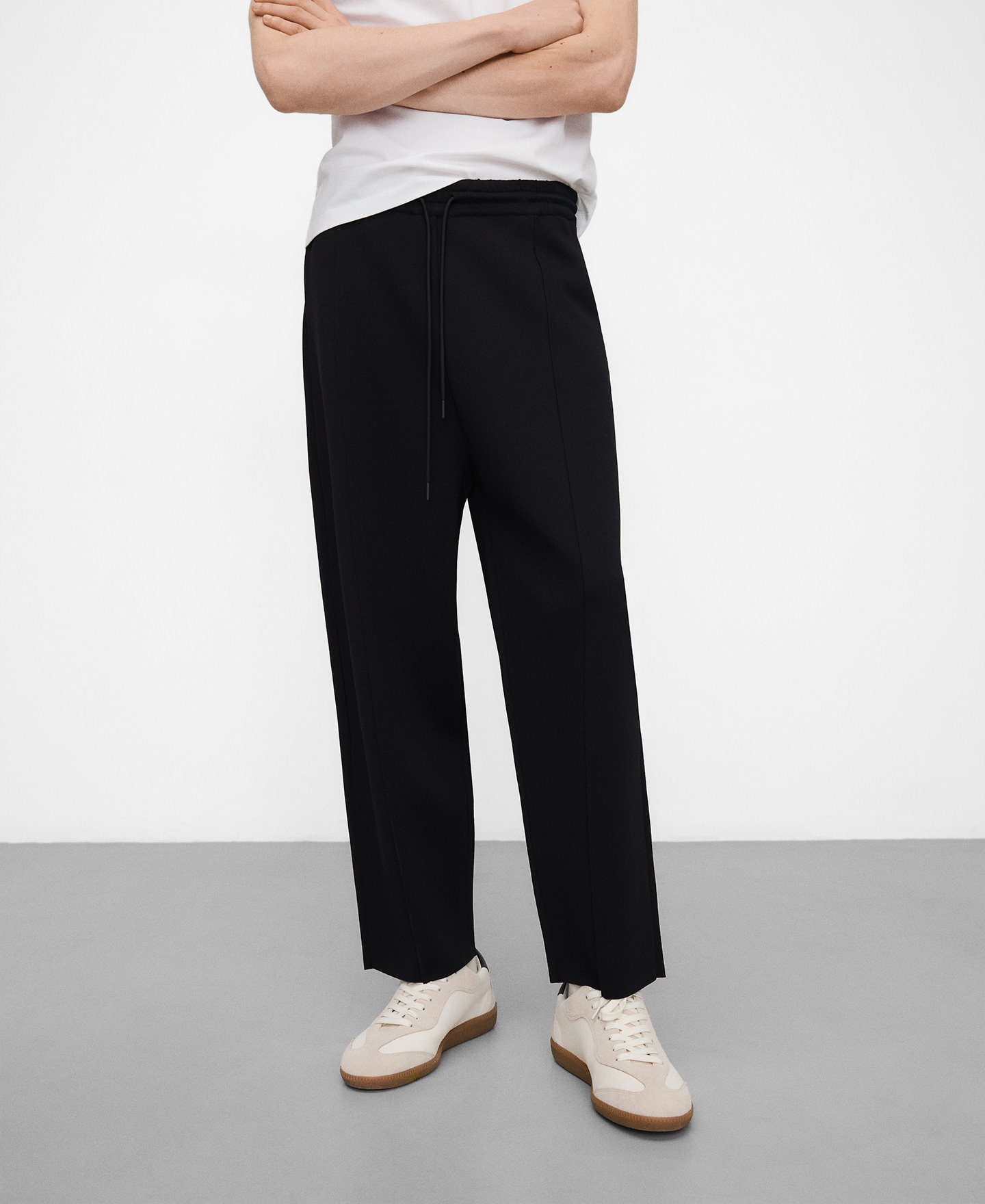 Pantal&oacute;n jogger crep&eacute; image number 0