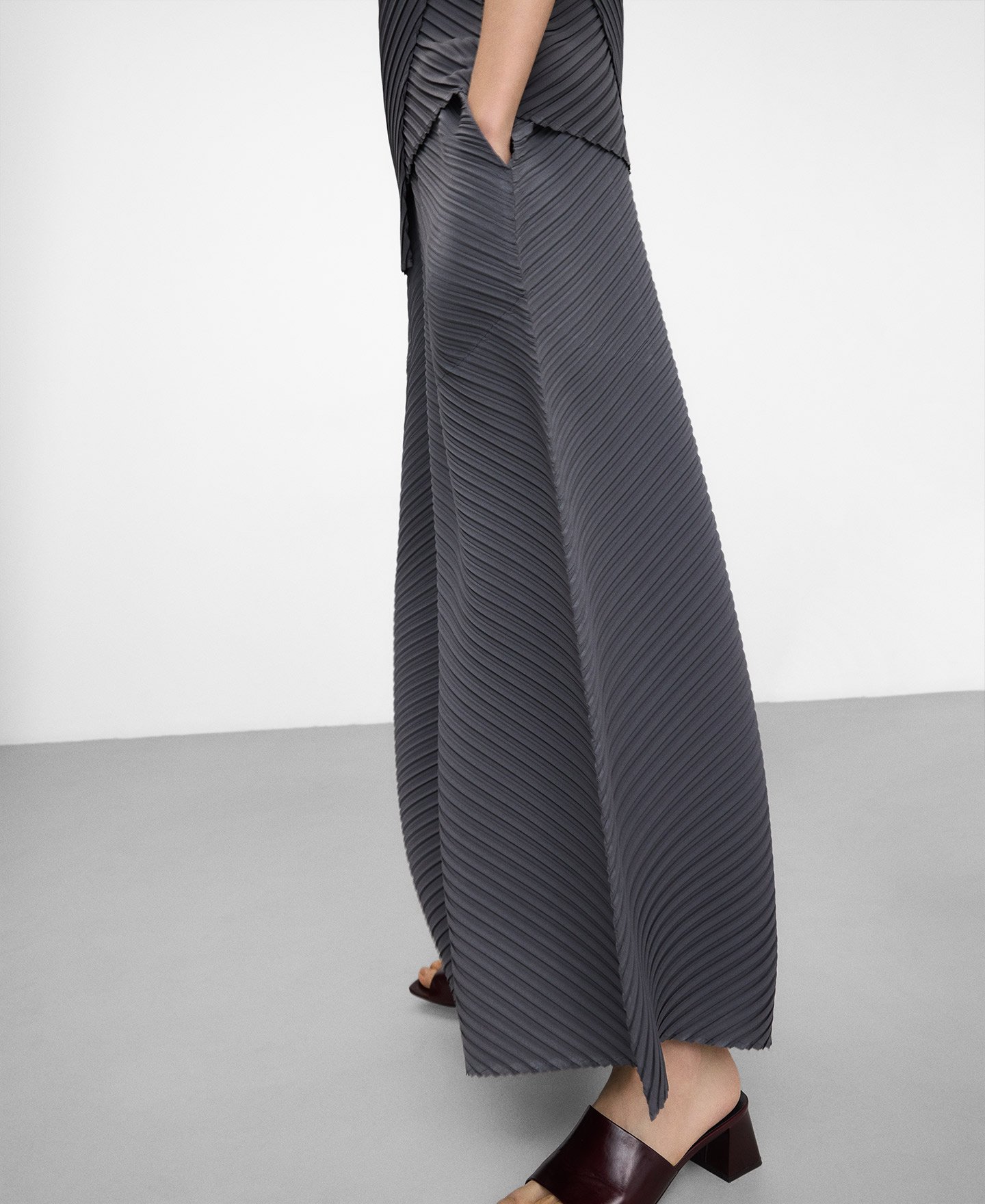 Crinkle wide-leg trousers image number 3