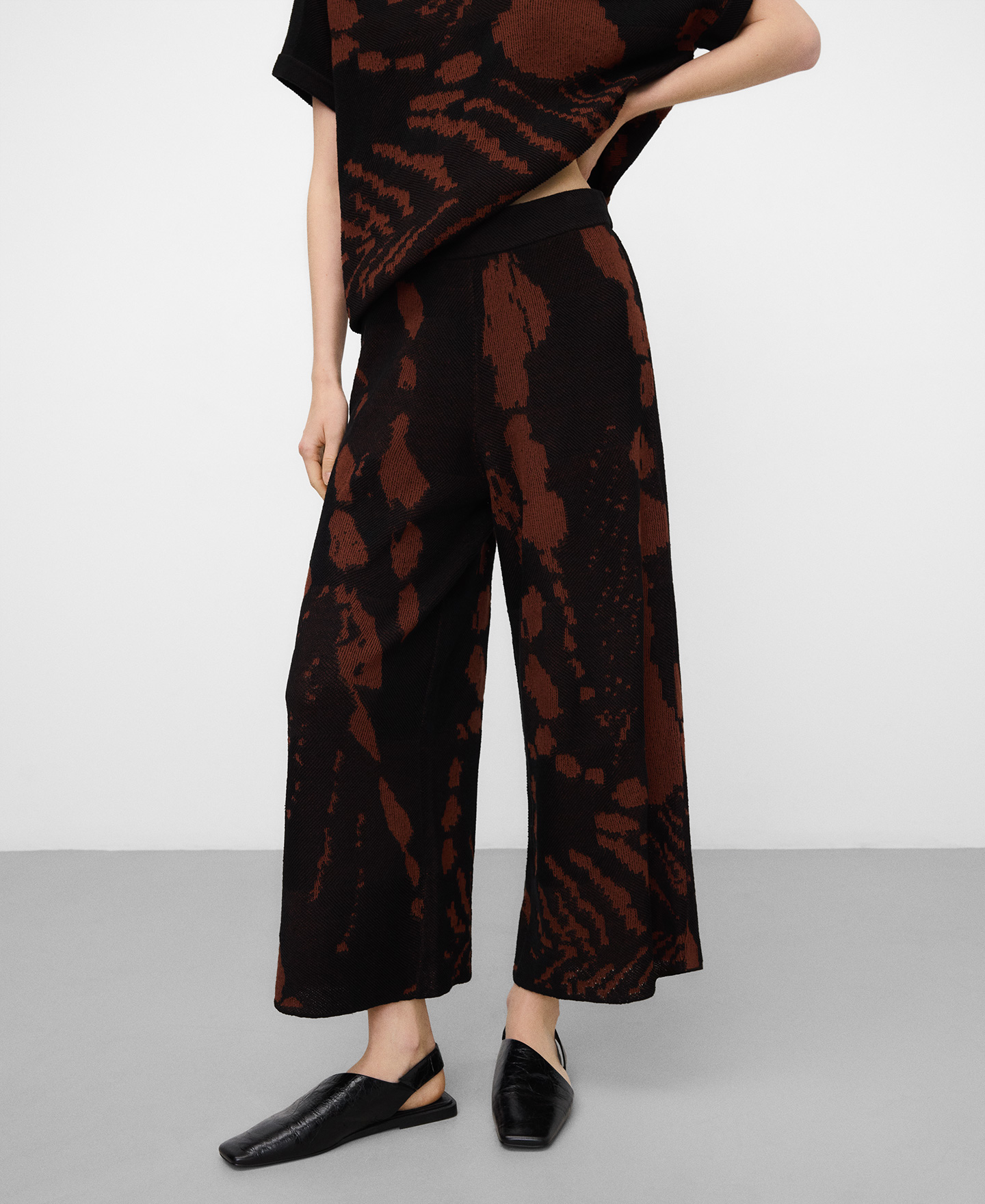 Jacquard knit animal print trousers image number 0