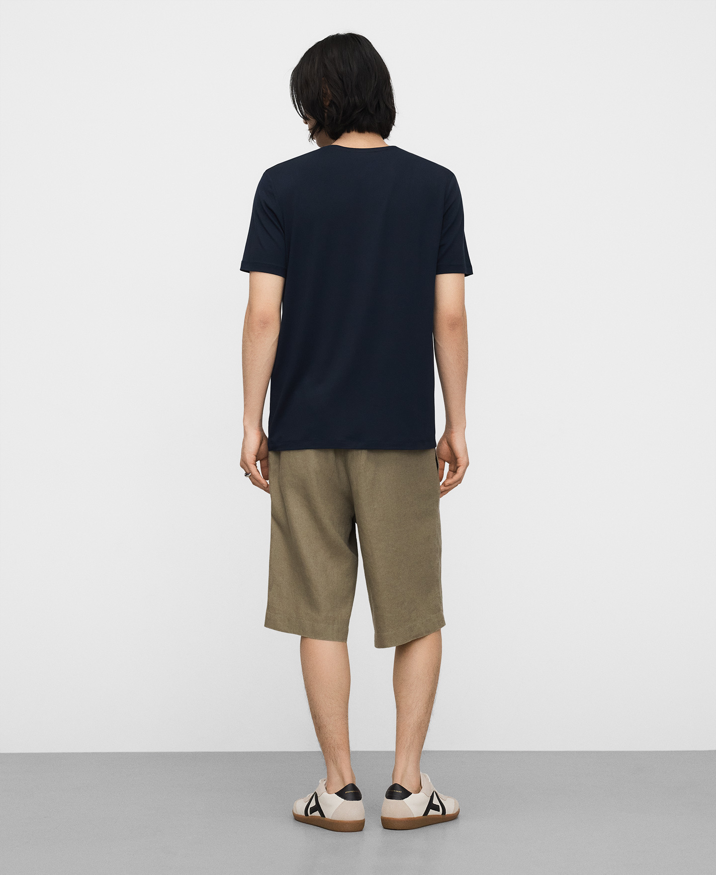 Bermuda com pregas em linho europeu image number 2