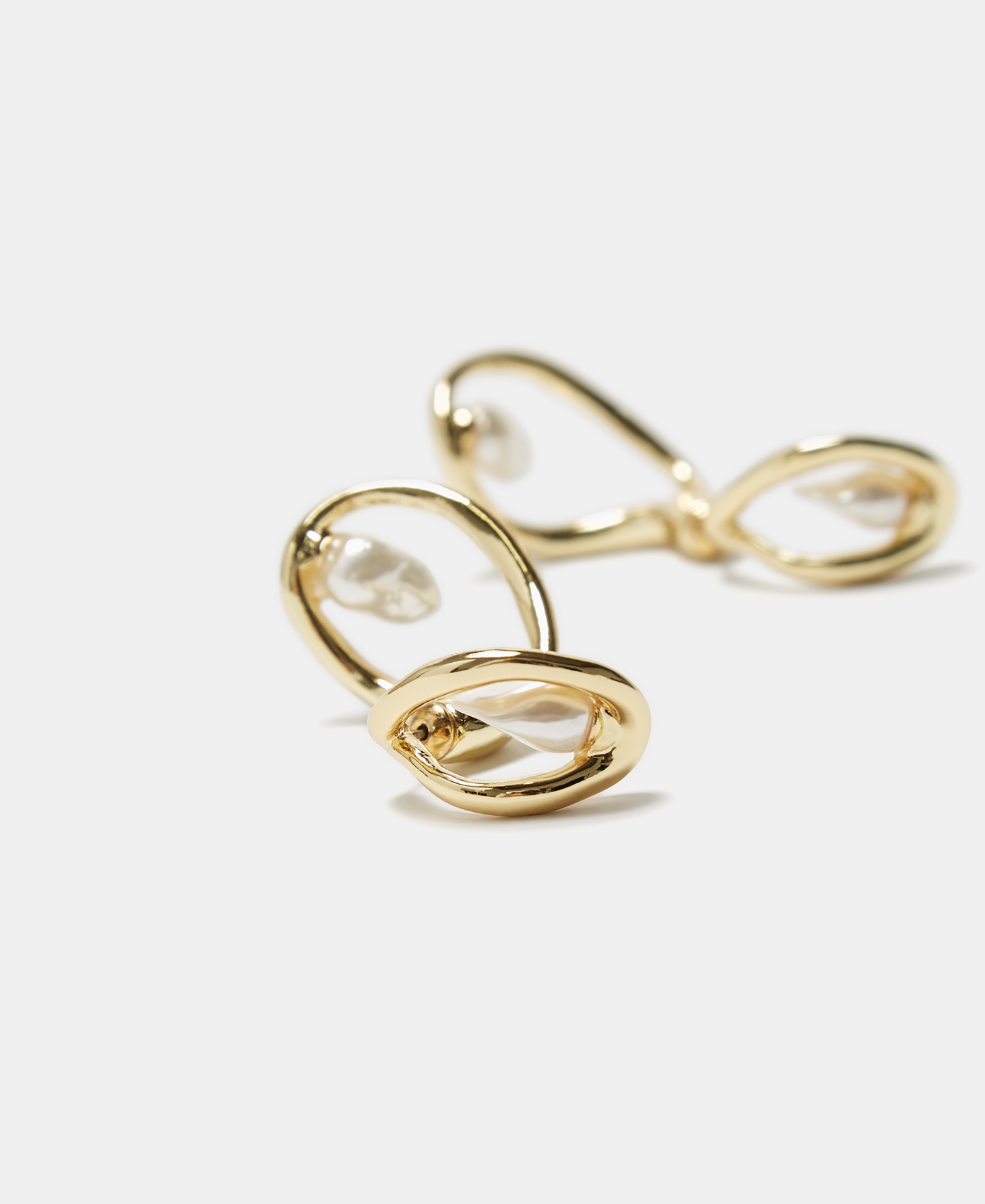 Resin pearl earrings image number 2