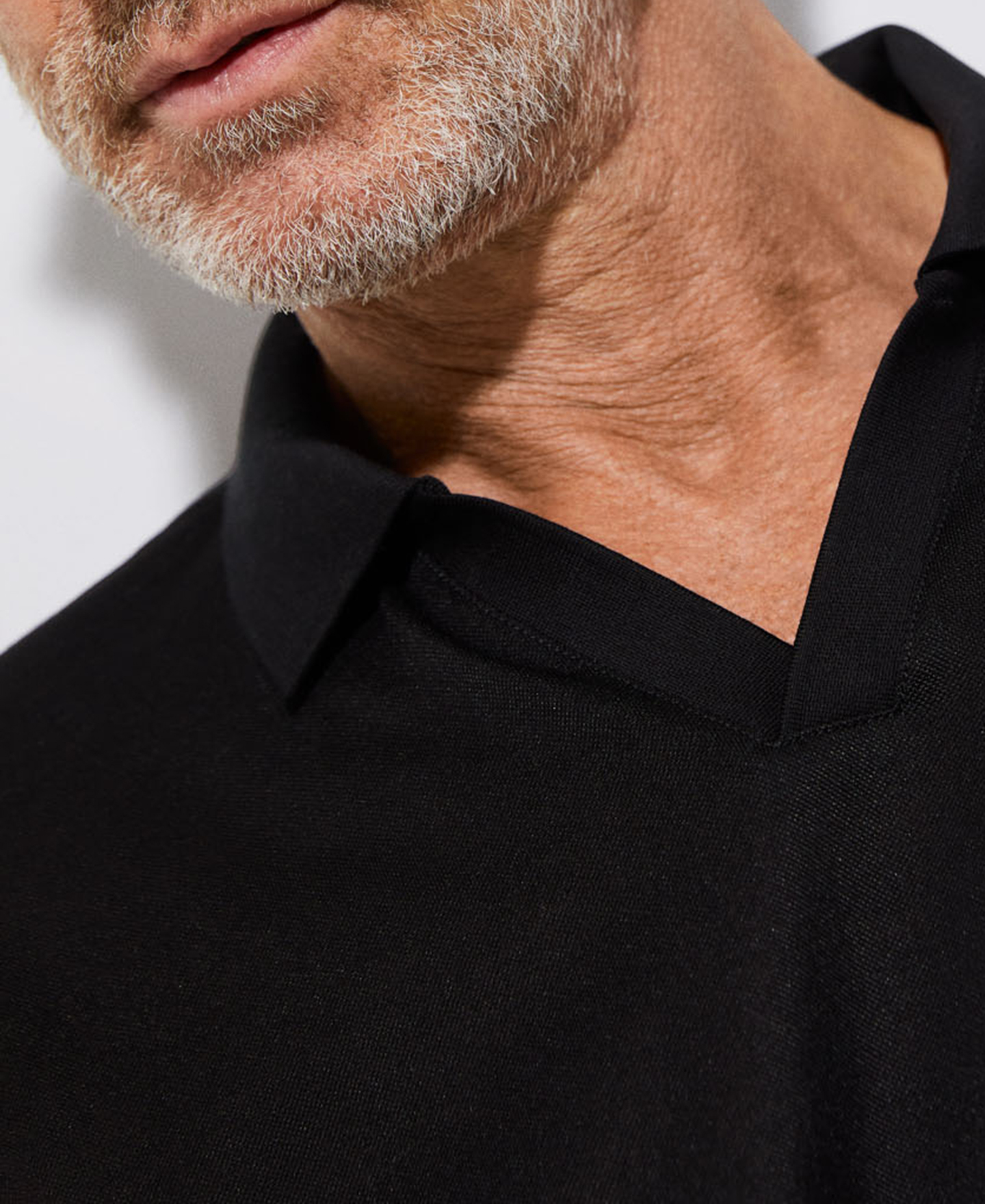 Structured polo shirt with V-opening image number 3