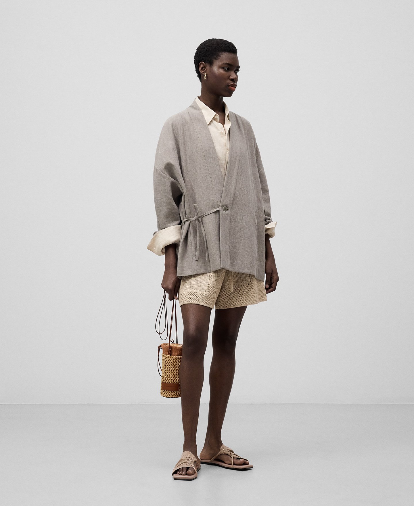 Raffia-textured small bag woman image number 4