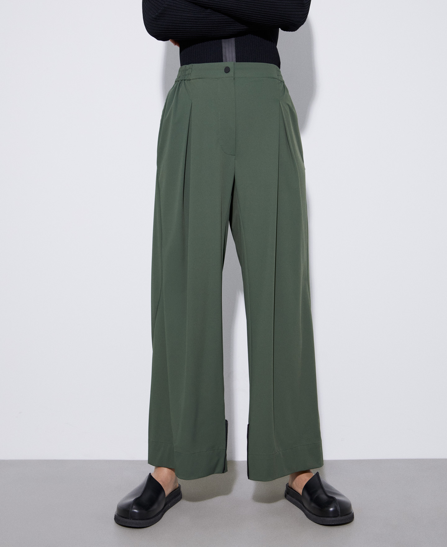 Recycled nylon sport trousers image number 4
