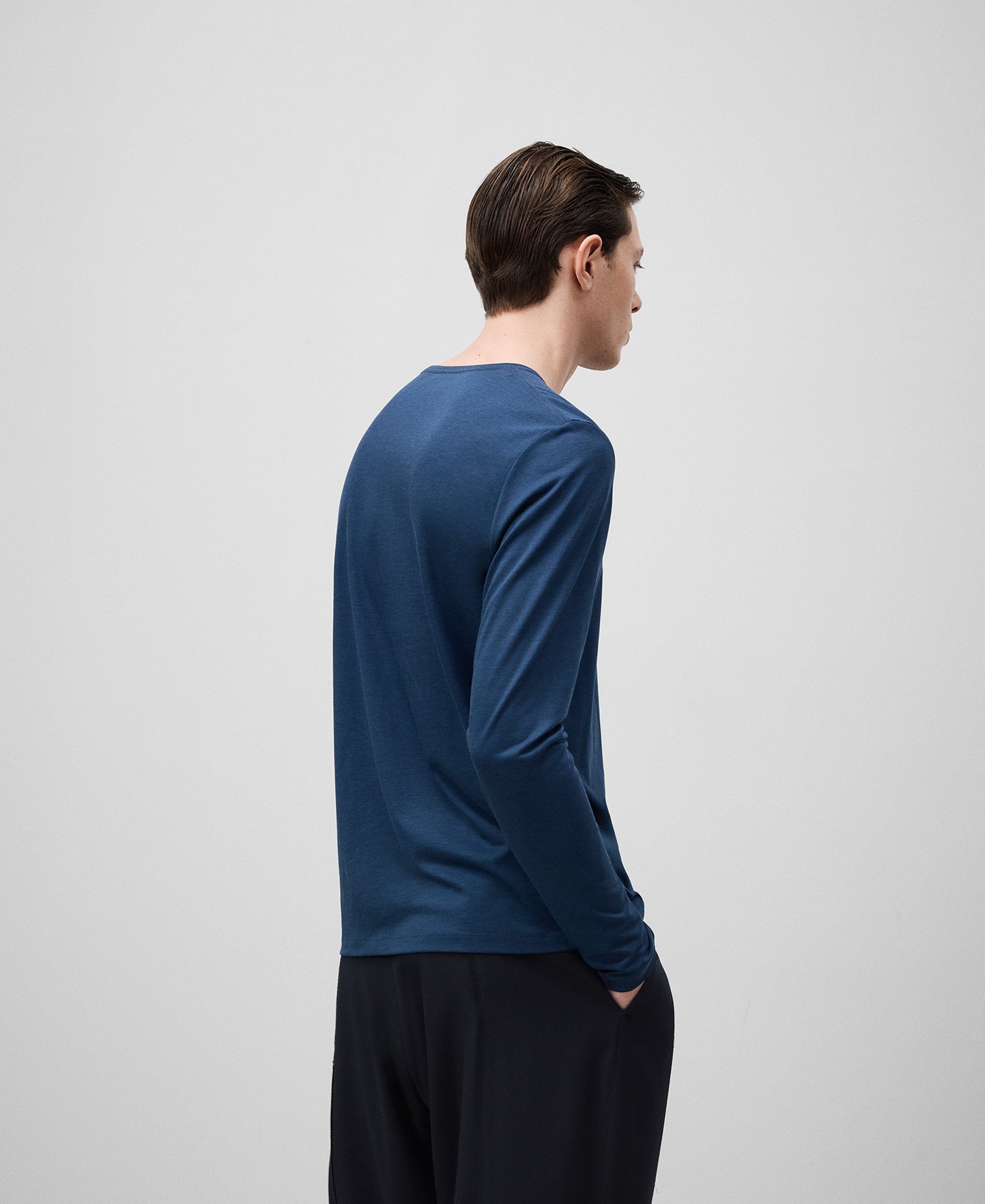Camiseta regular fit manga larga hombre image number 2