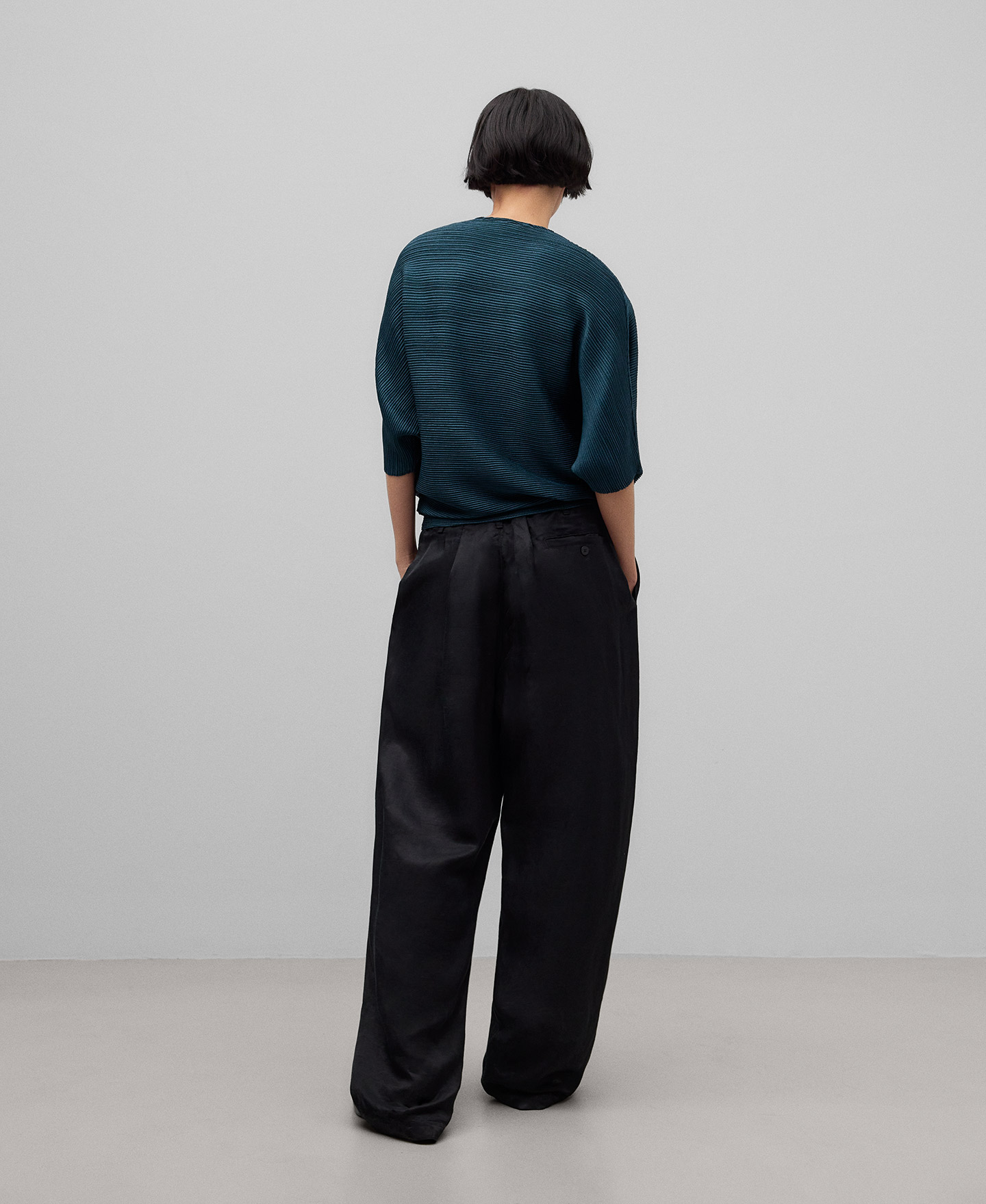 Pleated fabric V-neck top woman image number 2