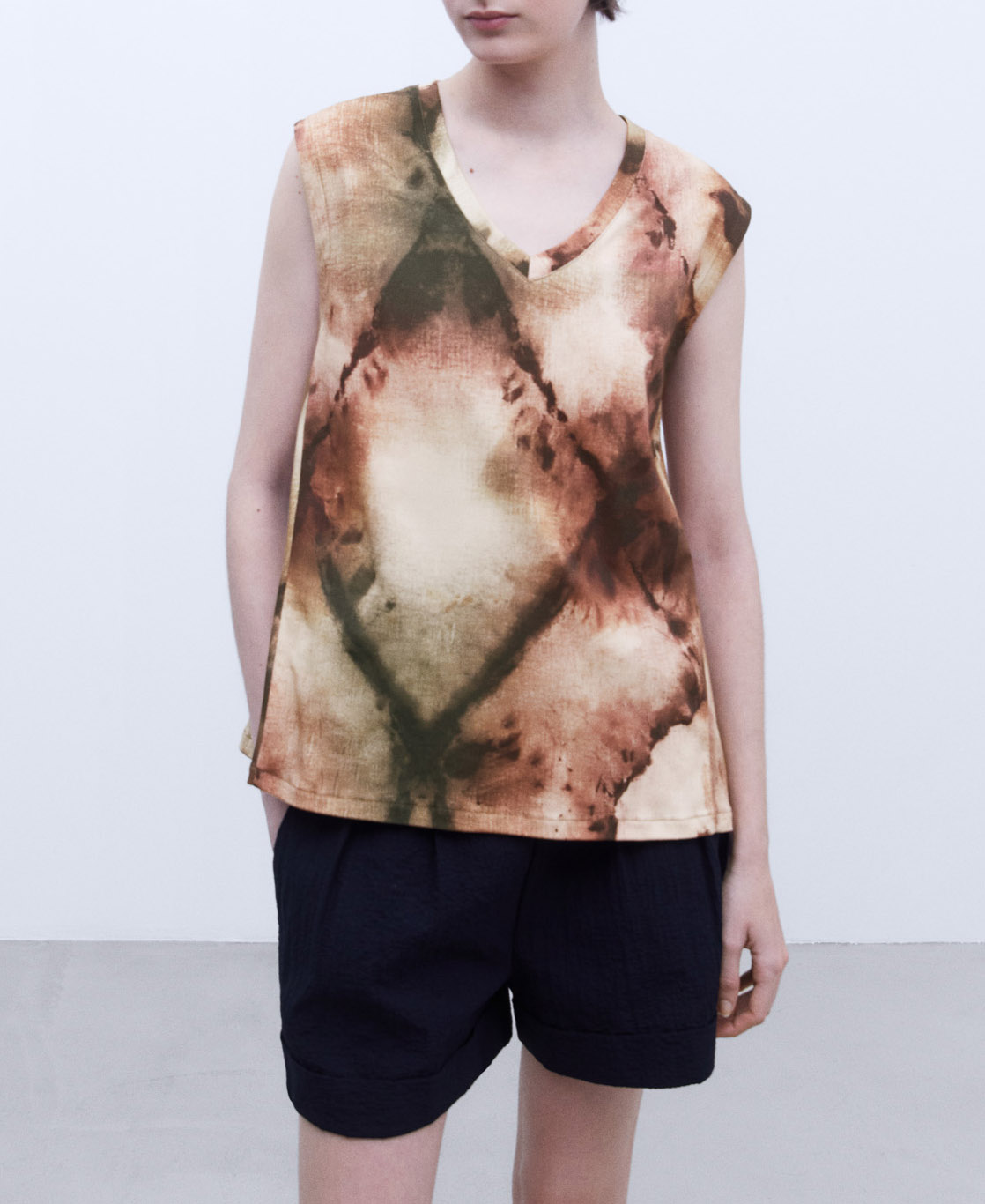 Printed sleeveless T-shirt image number 0