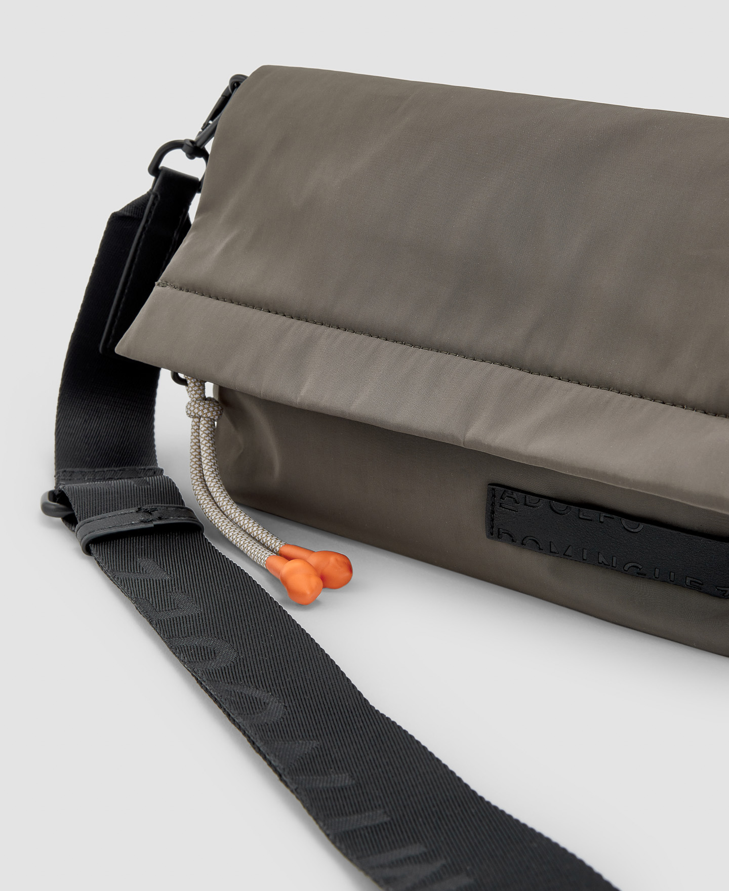 Recycled materials shoulder bag image number 3