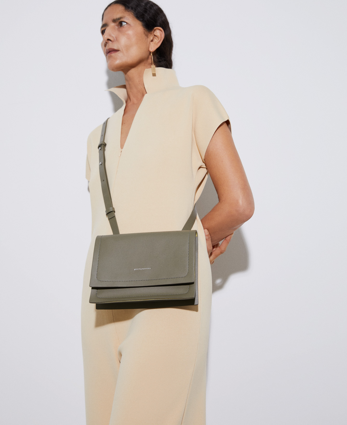 Shoulder bag in responsible vachetta image number 4