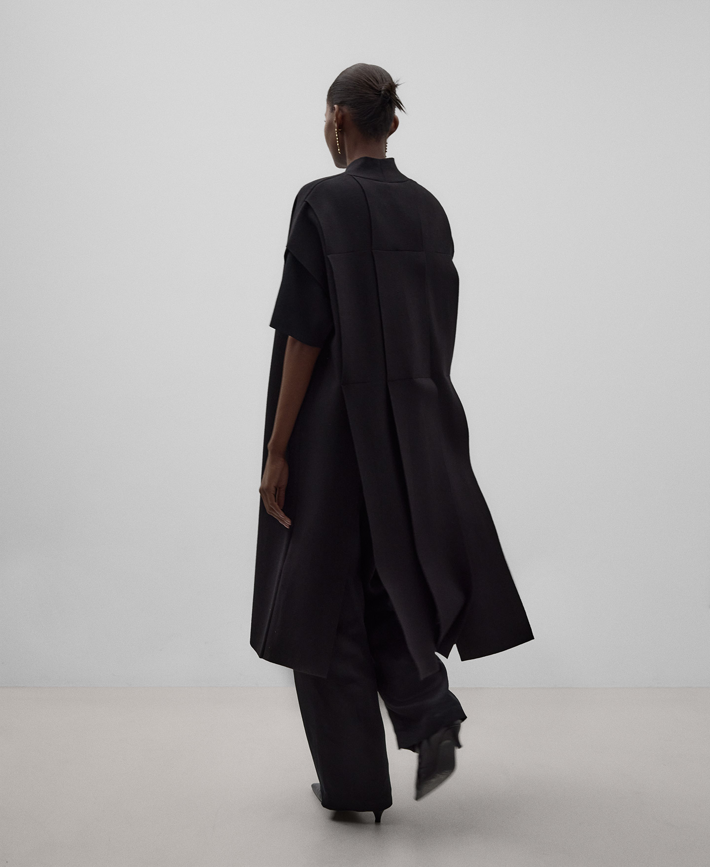 Black knit long vest woman image number 2