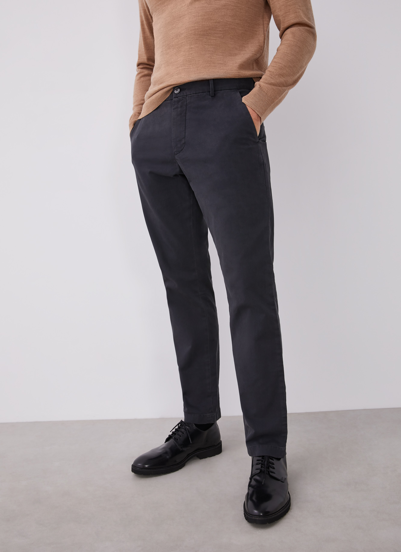 Pantalón chino de algodón elástico image number 0
