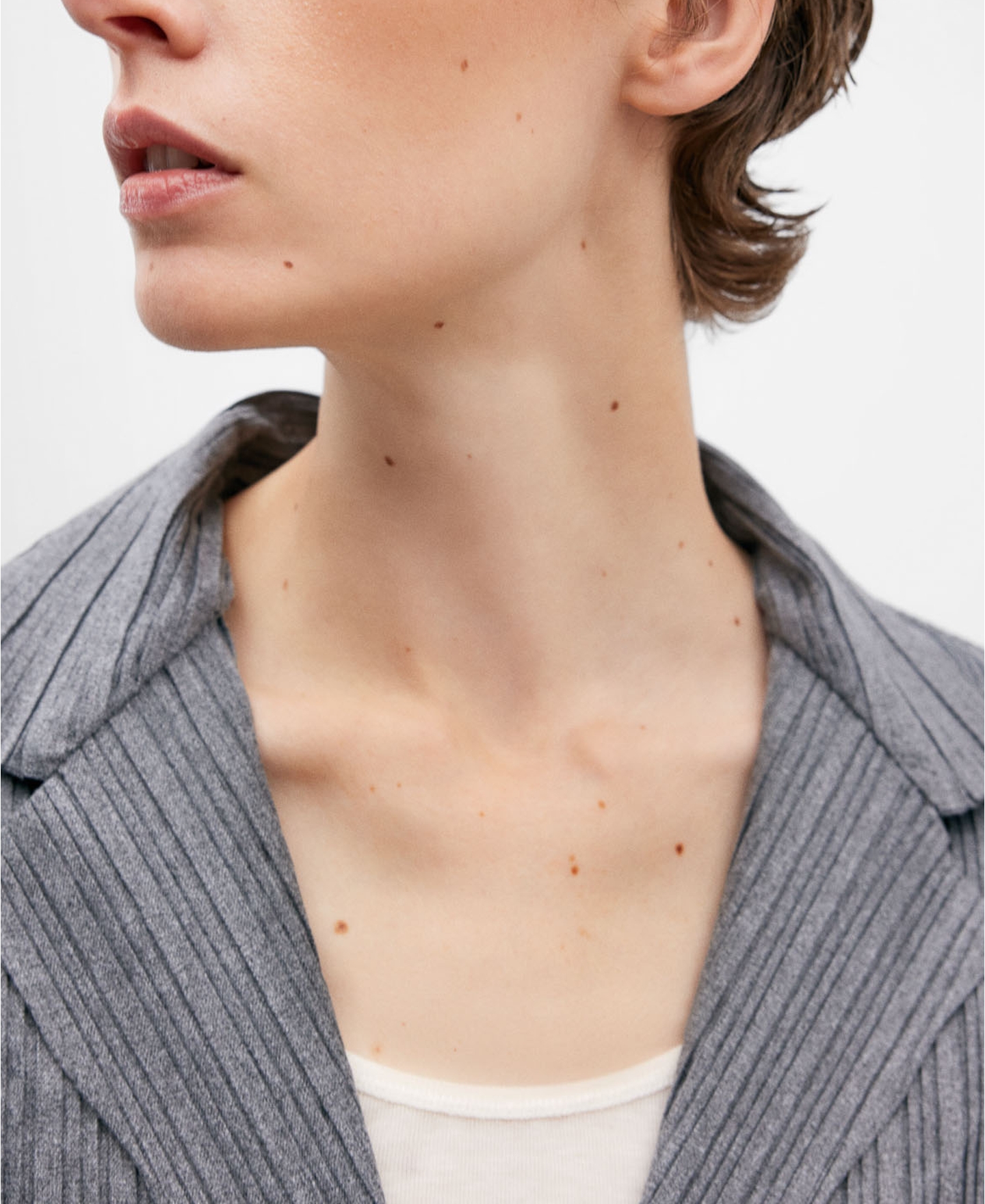 Grey blazer in crinkle for women image number 1