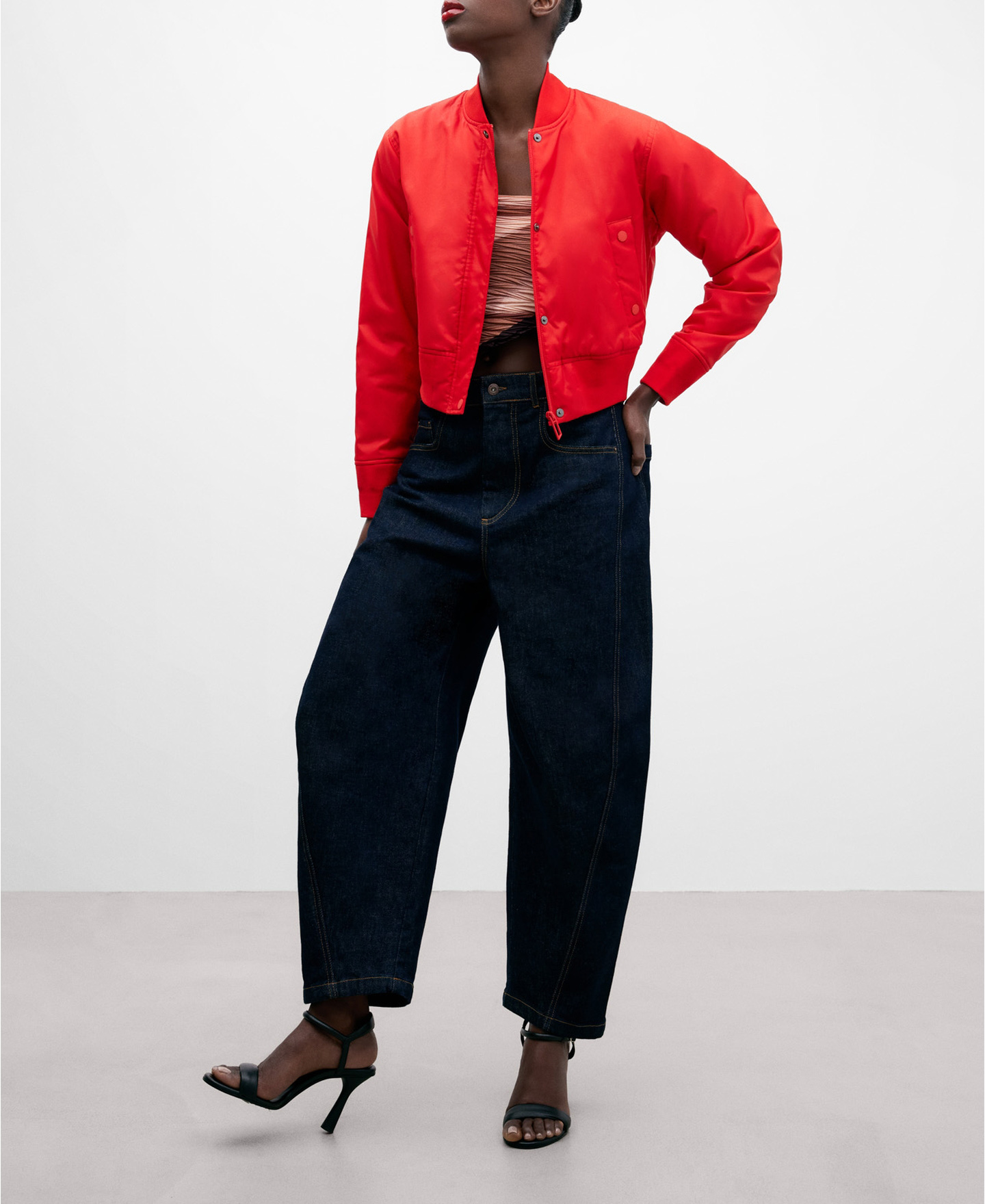 Chaqueta bomber corta roja image number 1