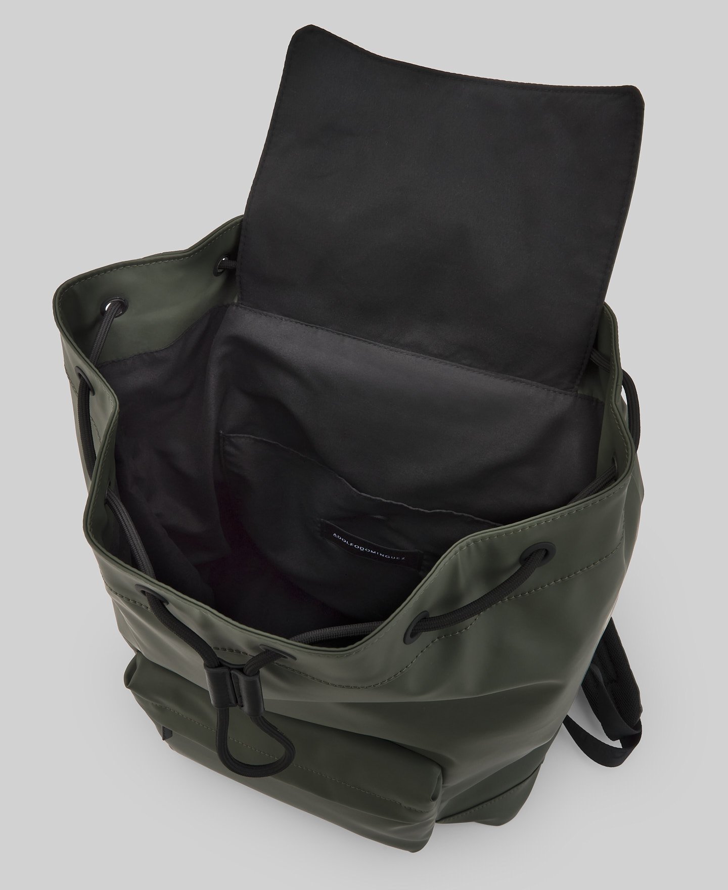 Drawstring backpack man image number 2