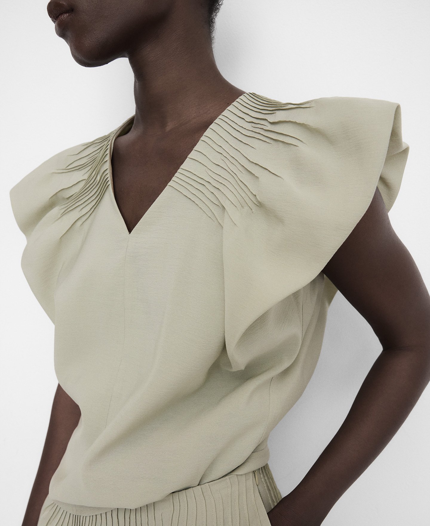 Top pliegues irregulares image number 3