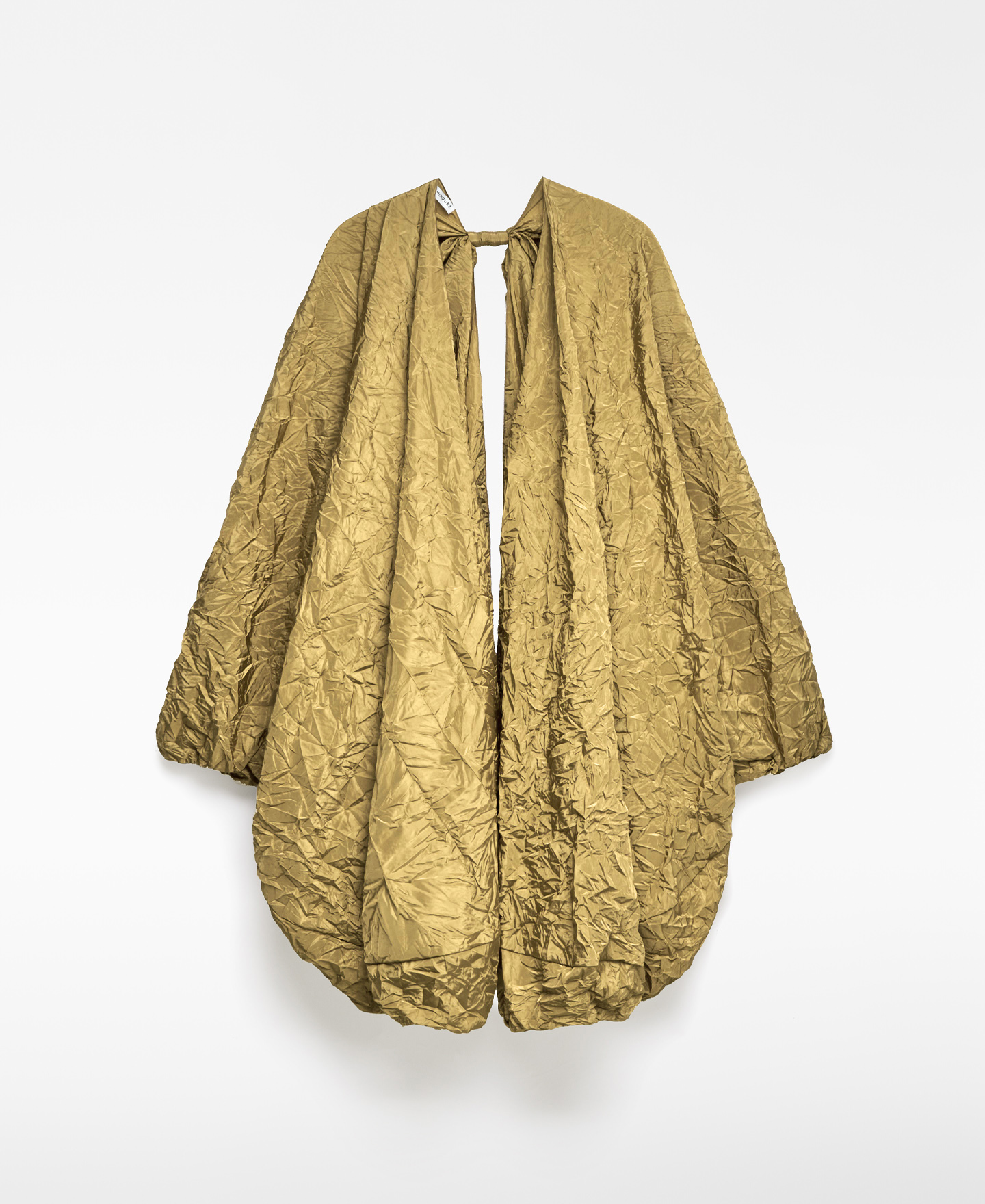 Symmetrical cape woman image number 2