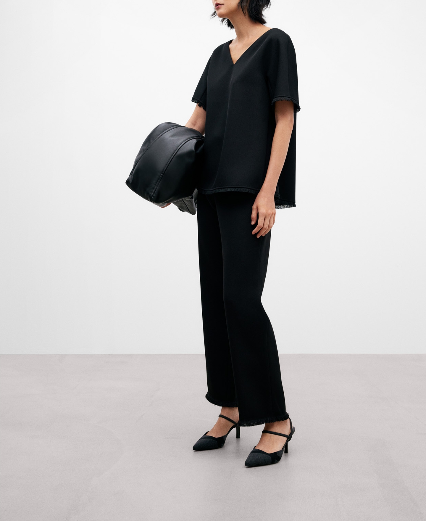 Black A-line blouse for women image number 1