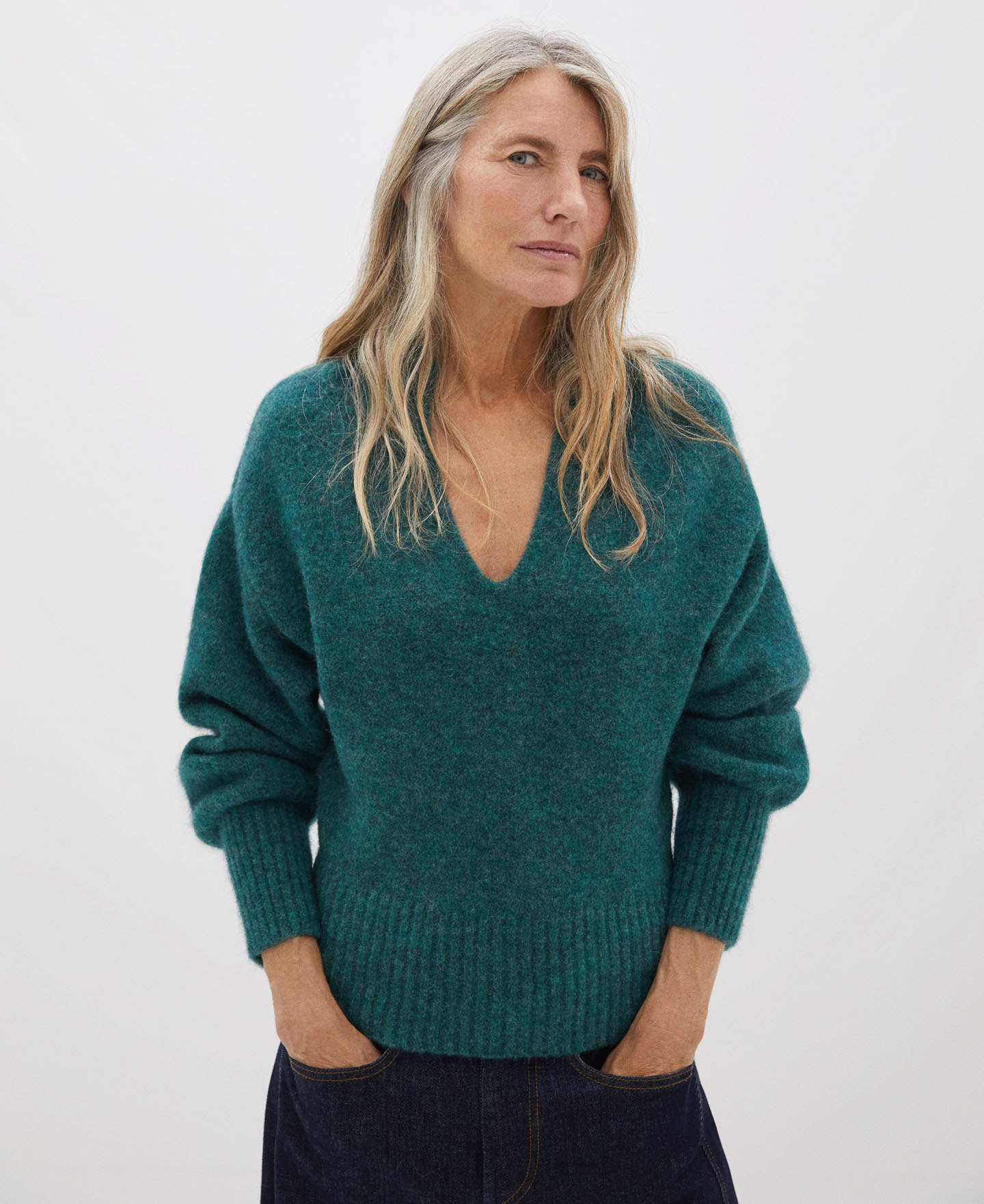 Pull avec décolleté en V et manches bouffantes image number 0